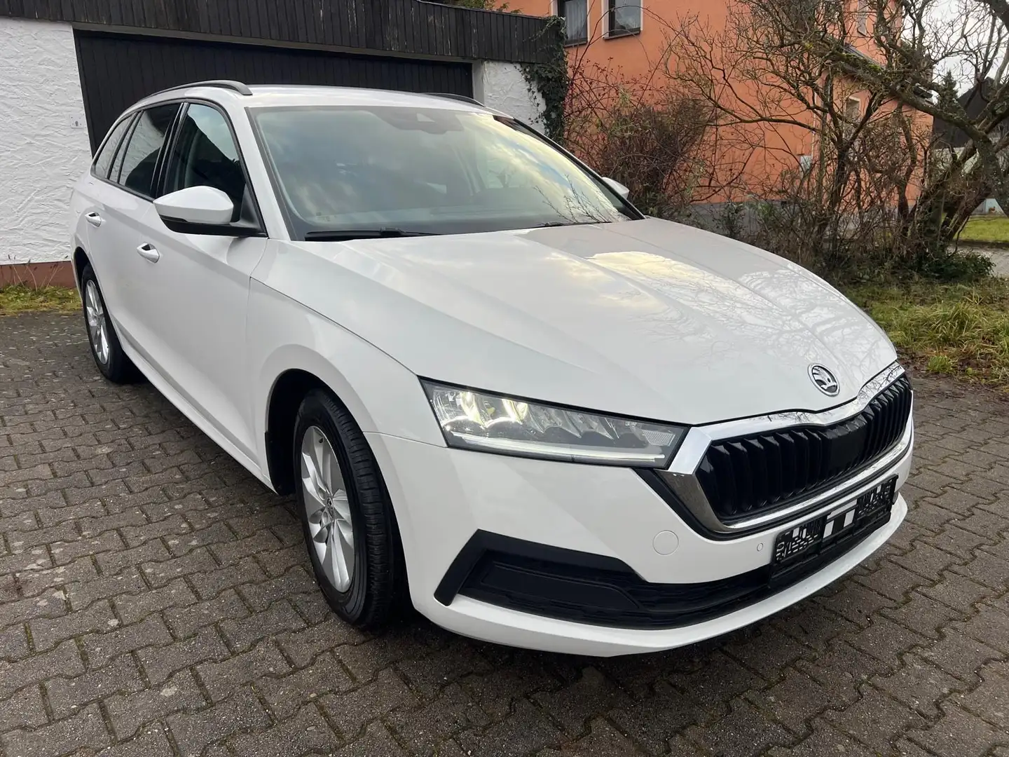 Skoda Octavia Ambition Weiß - 2