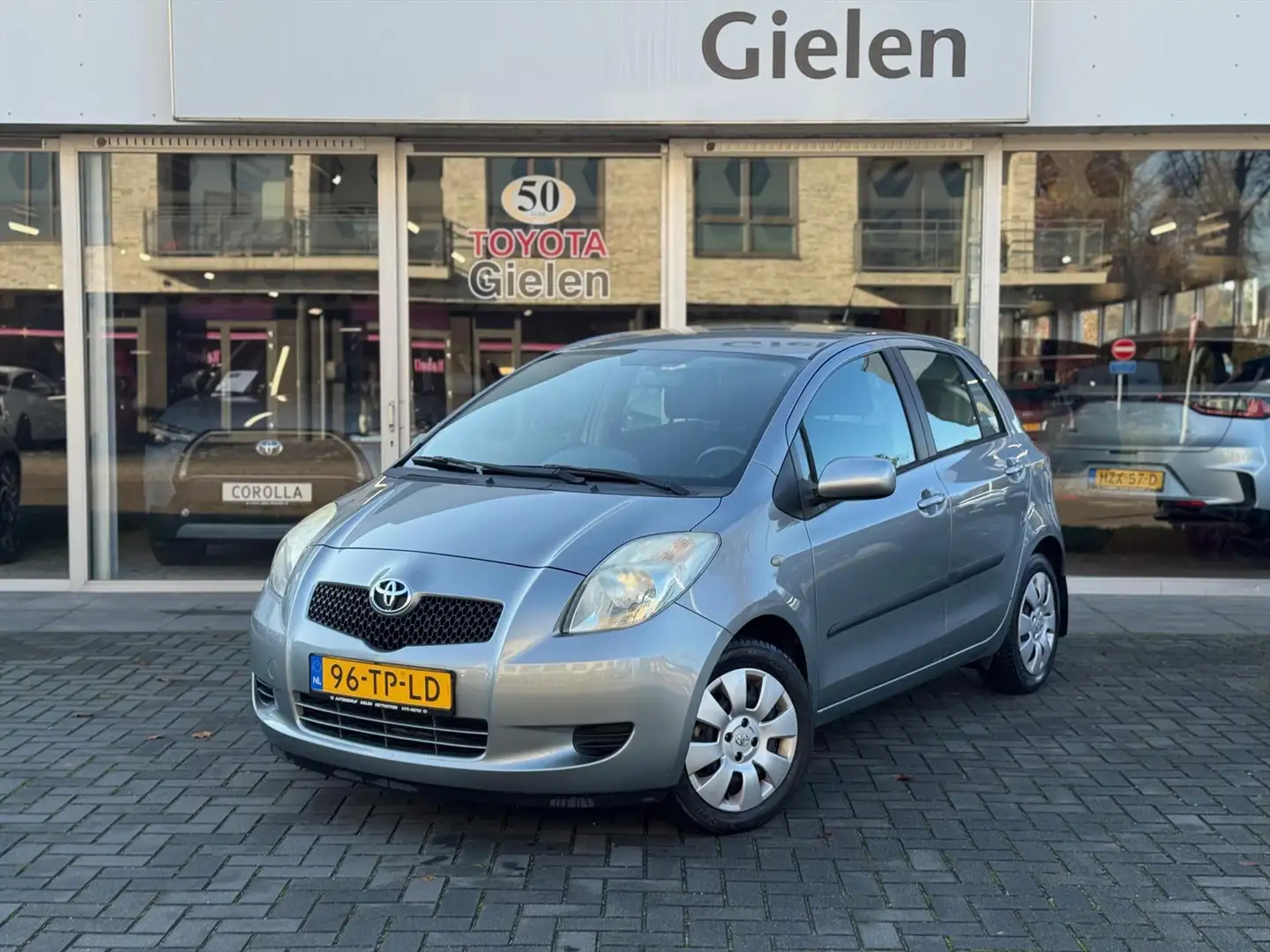 Toyota Yaris 1.3 VVT-I 5DR Automaat Sol | Eerste eigenaar, Trek Gris - 1