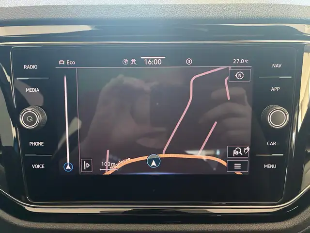 Volkswagen T-Roc view 15