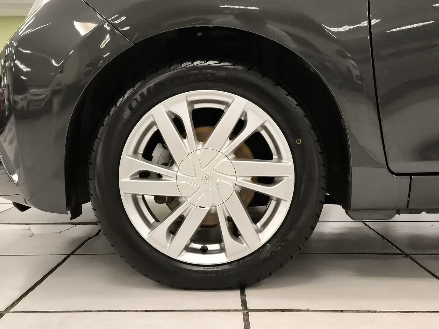 Toyota Aygo 1.0 VVT-i x-play Gris - 2