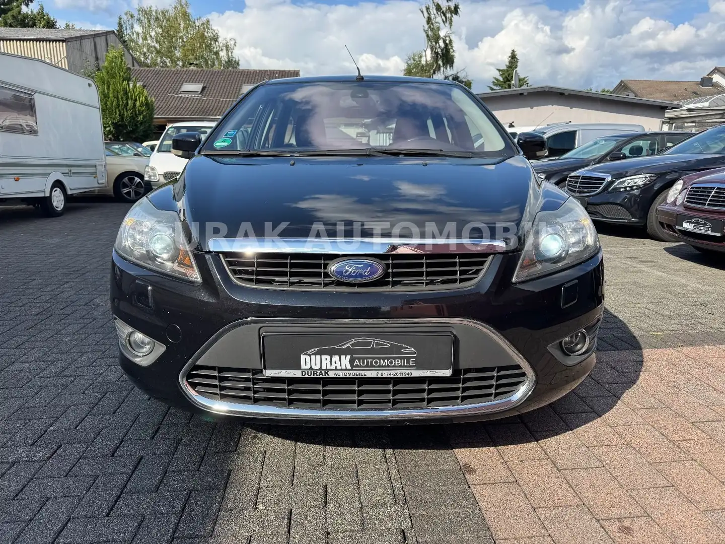 Ford Focus Turnier Ghia / TEMPOM. / 2.HAND / WINTERPA Schwarz - 2