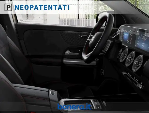 Mercedes-Benz GLA view 7