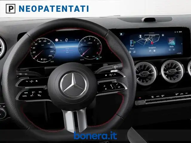 Mercedes-Benz GLA view 5