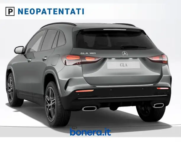 Mercedes-Benz GLA view 4