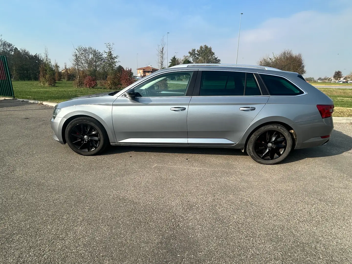 Skoda Superb Superb Wagon 1.6 tdi Ambition dsg Zilver - 2