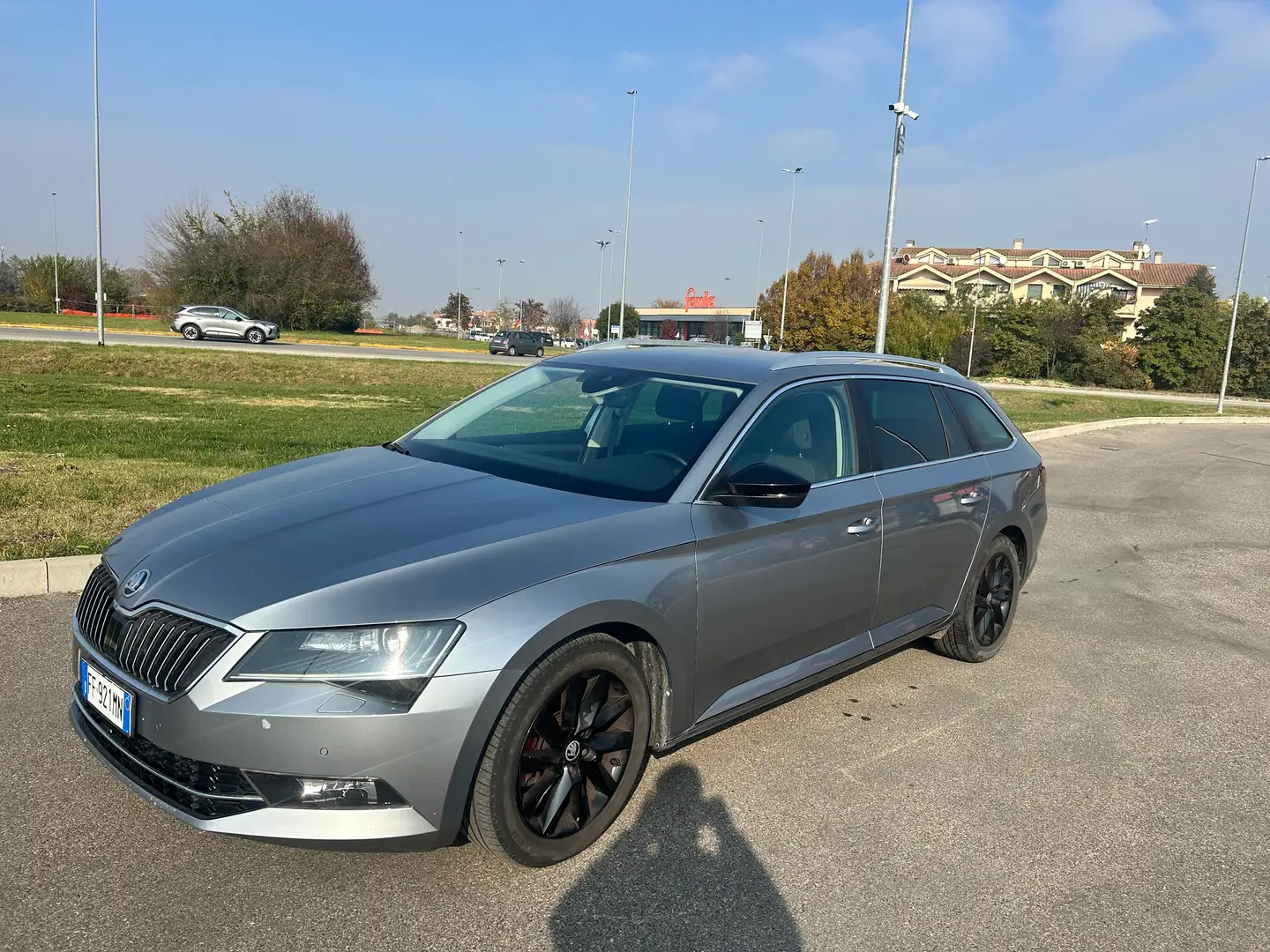 Skoda Superb Superb Wagon 1.6 tdi Ambition dsg Zilver - 1