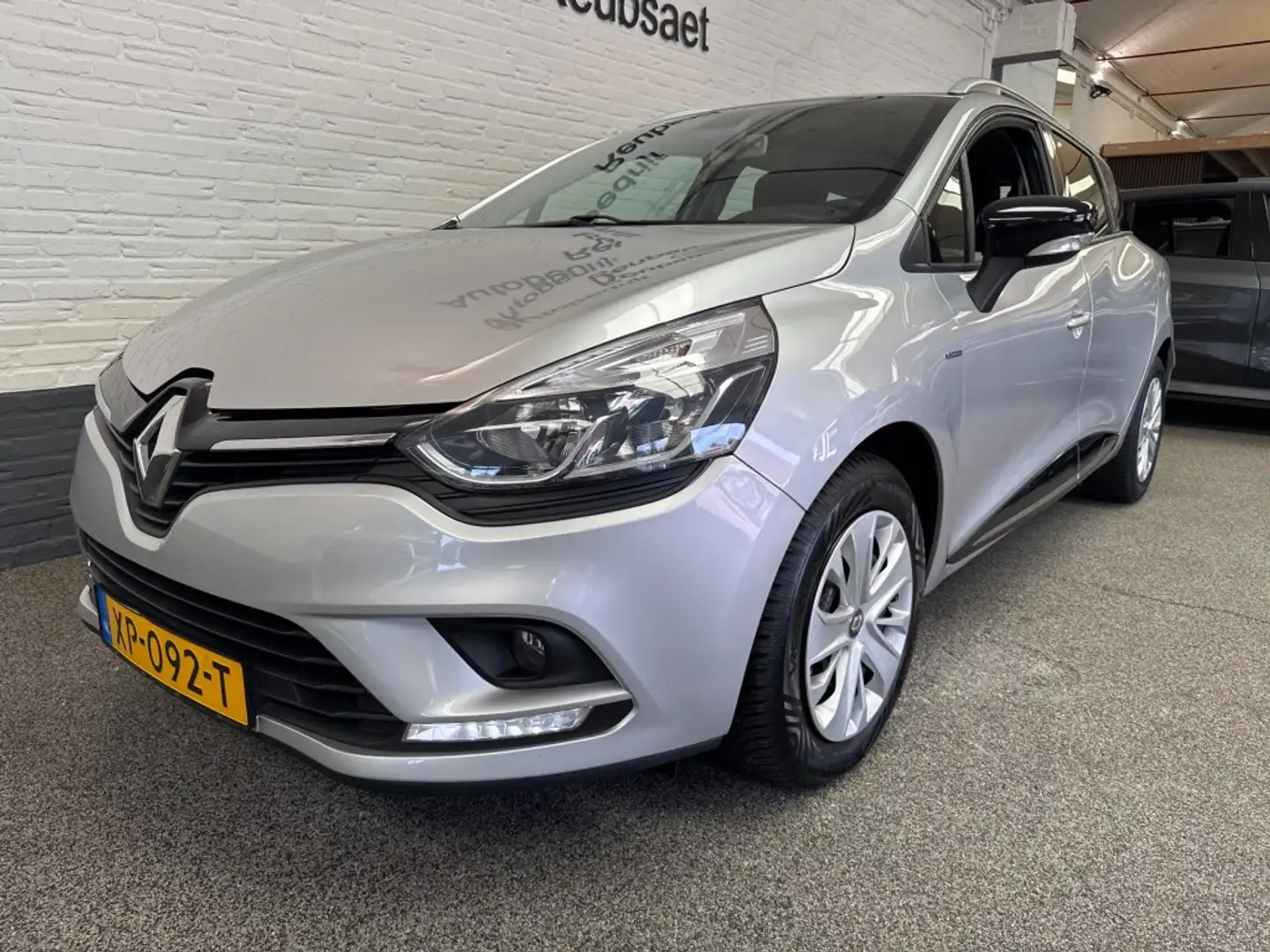 Renault Clio 0.9 TCE Limited VERKOCHT!!! Grijs - 2
