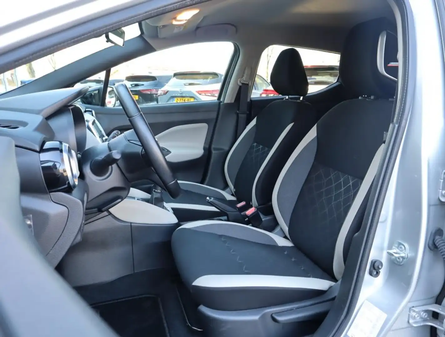 Nissan Micra 1.0 IG-T N-Design | BOSE Audio | Navigatie | Parke Grijs - 2