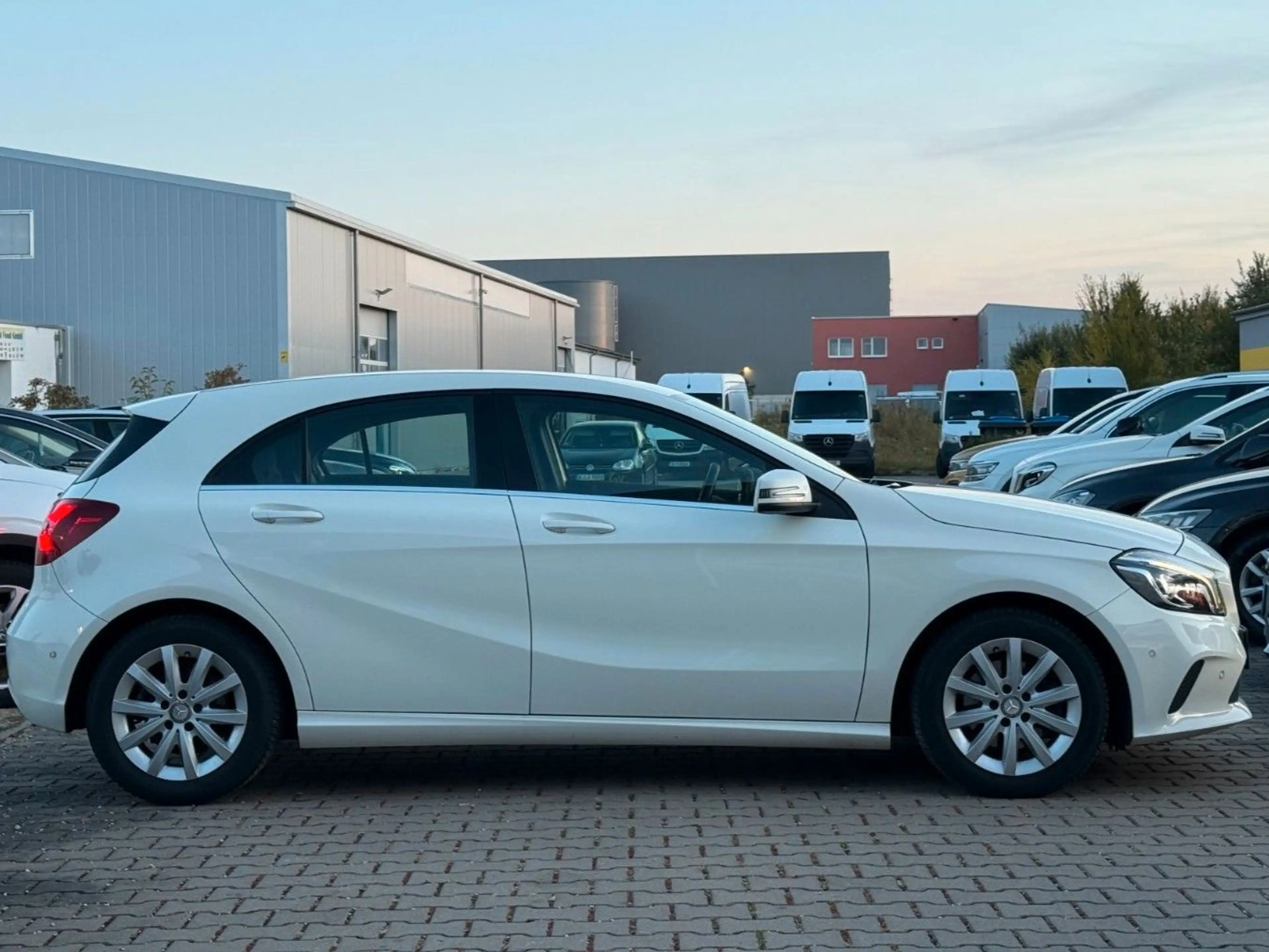 Mercedes-Benz A 180 Style BlueEfficiency *SHZ*BCM*GRA*MFL* — photo 5