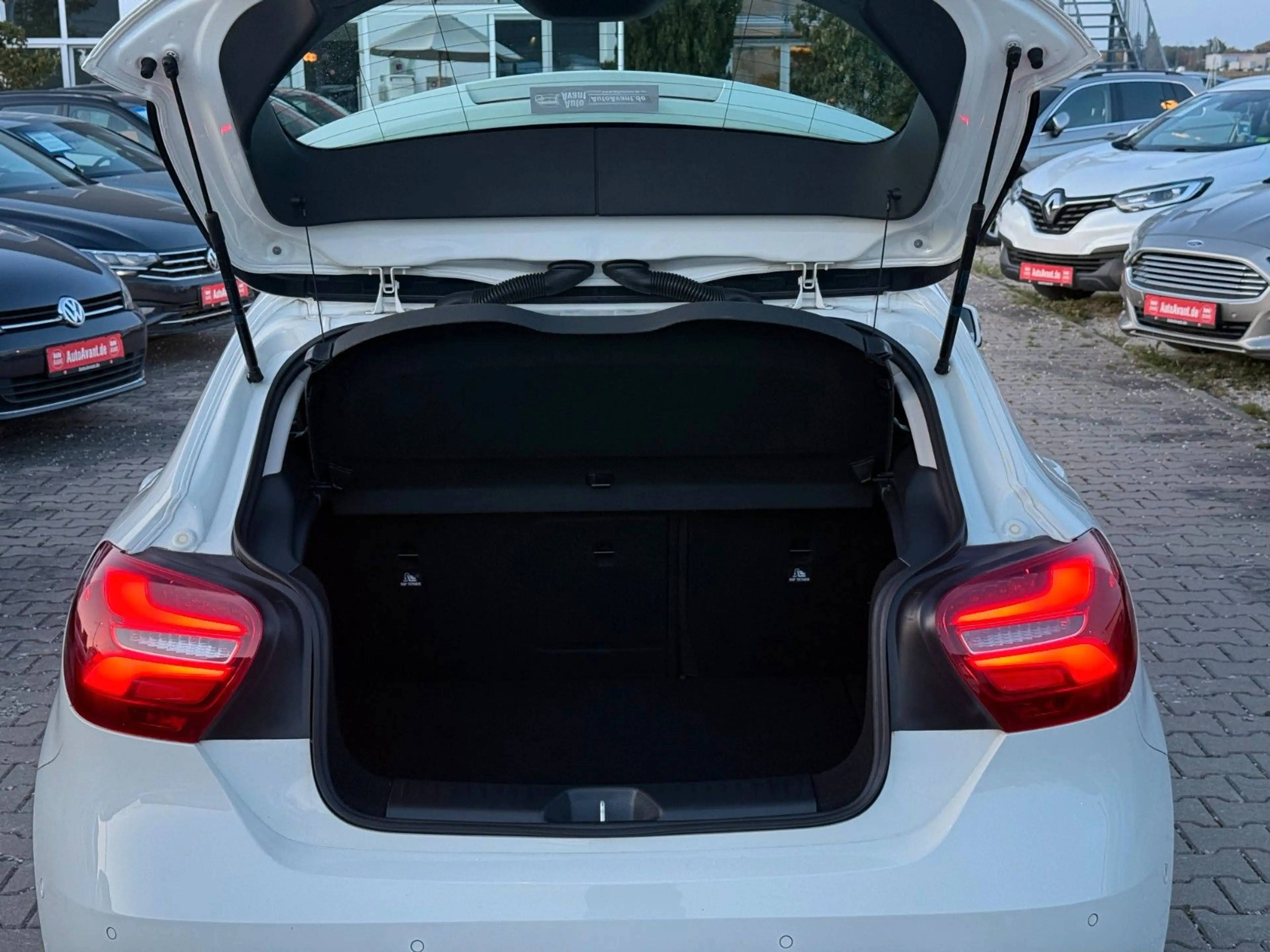 Mercedes-Benz A 180 Style BlueEfficiency *SHZ*BCM*GRA*MFL* — photo 8