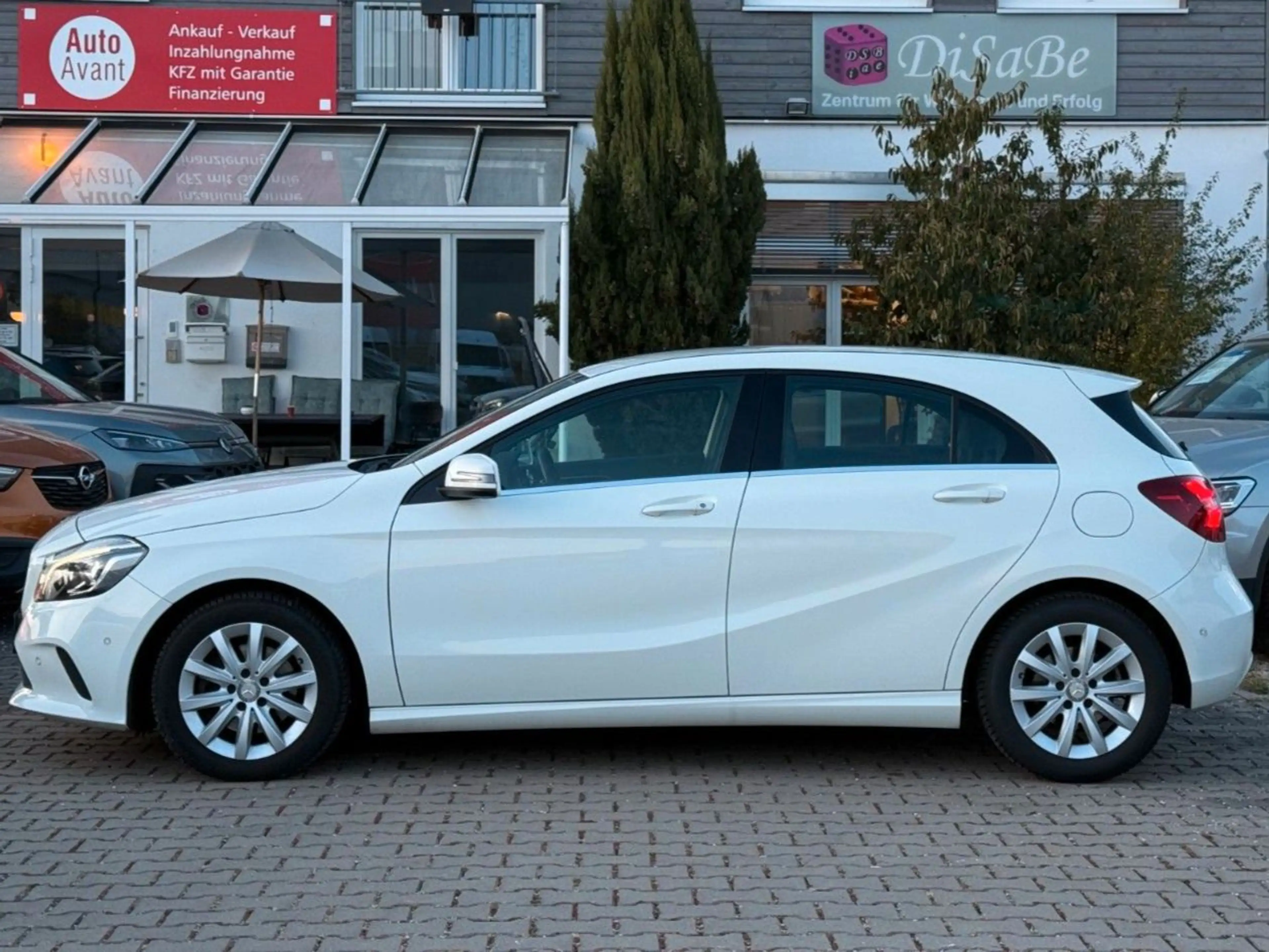 Mercedes-Benz A 180 Style BlueEfficiency *SHZ*BCM*GRA*MFL* — photo 4