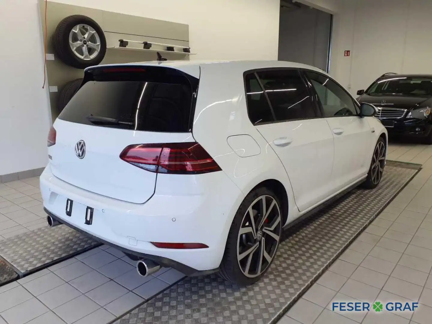 Volkswagen Golf VII GTI Performance 2.0 TSI DSG 245PS Белый - 2