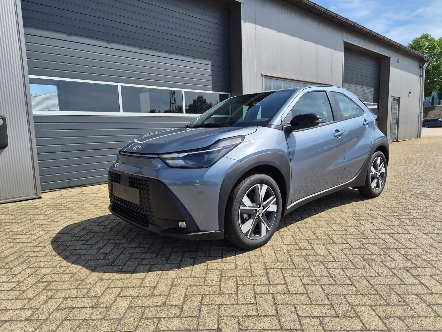 Toyota Aygo X Pure 1.5 Hybrid 116PS Automatik Sitzheizung Kli... Grau - 1