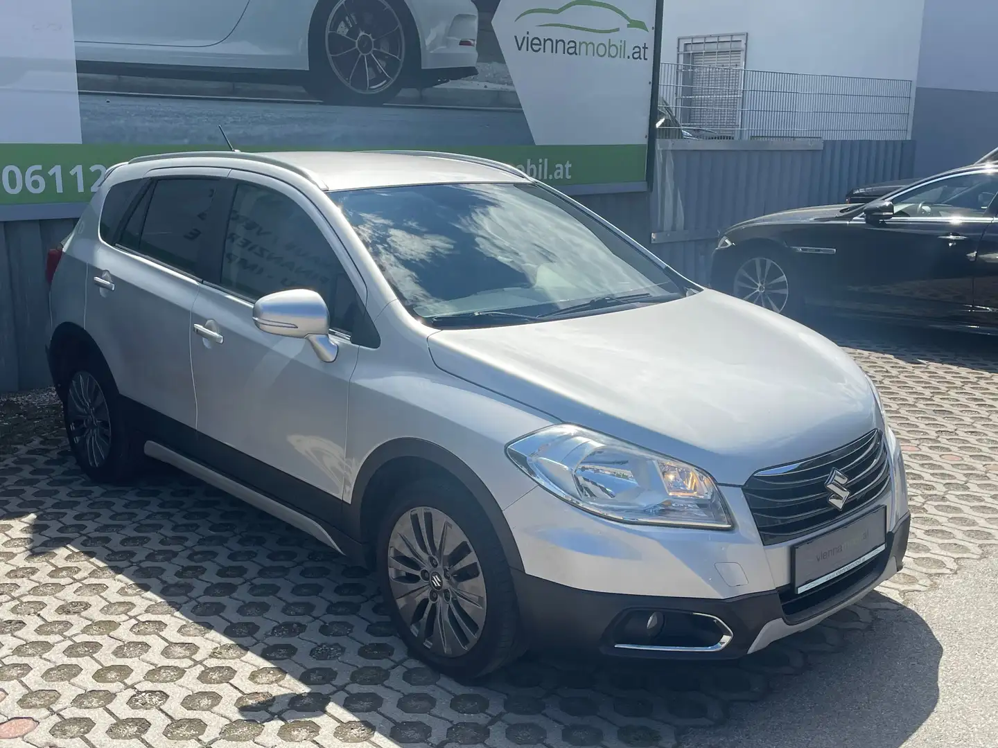Suzuki SX4 S-Cross 1,6 DDiS 4x4 shine Aut. * 1. Besitz * Grau - 1