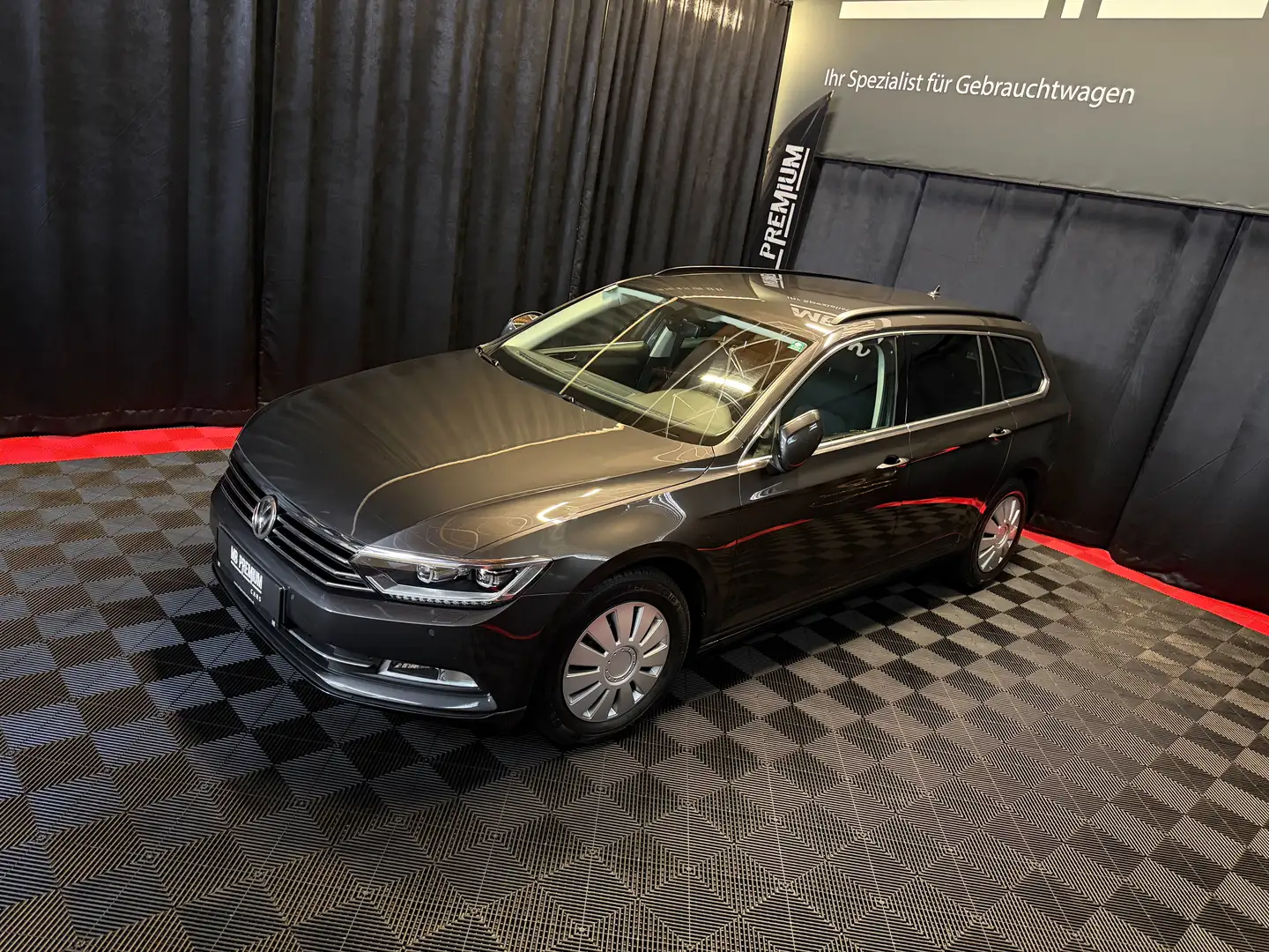 Volkswagen Passat Variant Comfortline *DSG*AHK*LED*NAVI* Grijs - 1