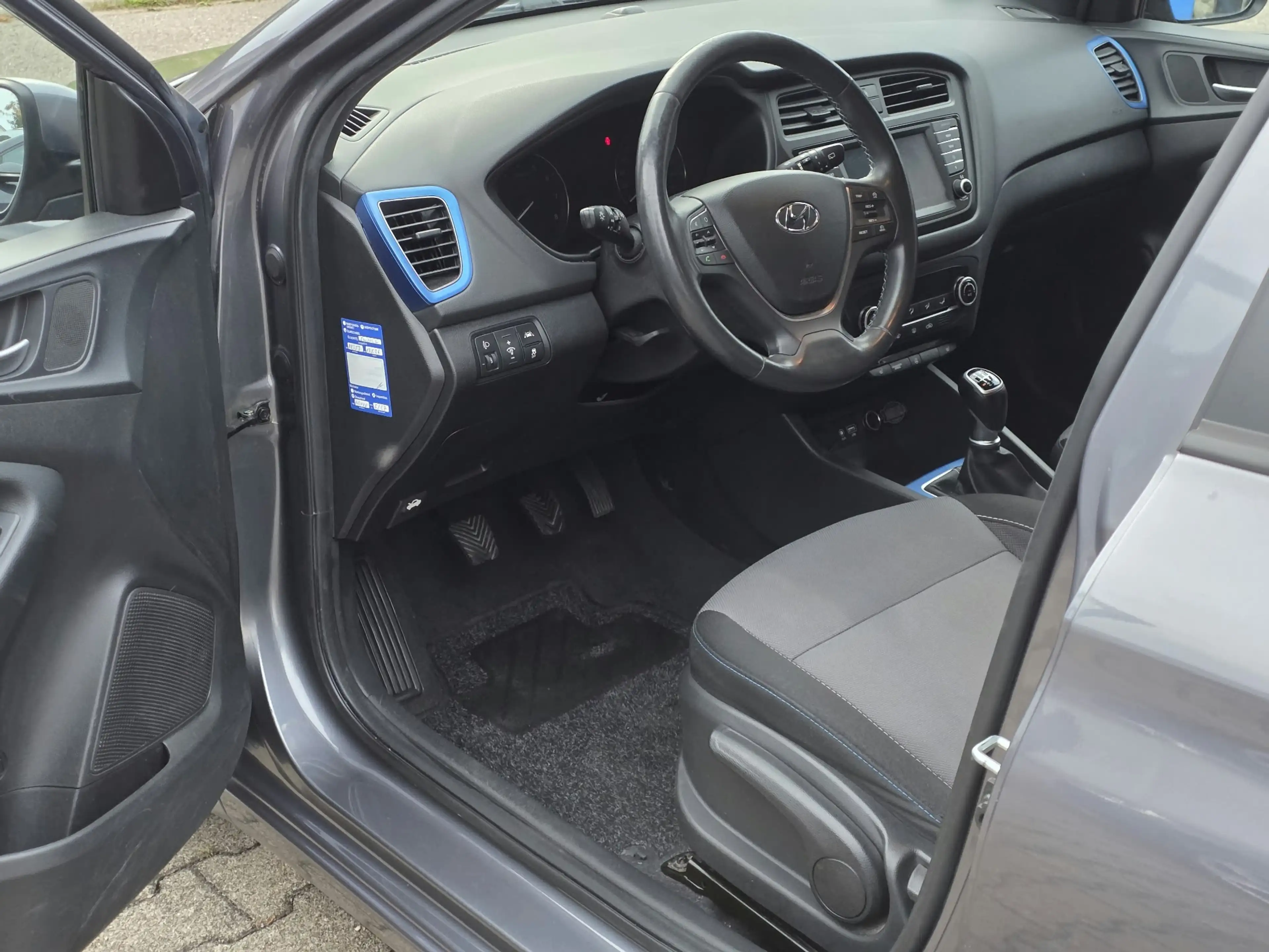 Hyundai i20 Passion *1. HAND; SCHECKHEFT; KAMERA; SHZ* — photo 9