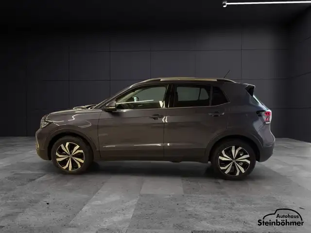 Volkswagen T-Cross view 3