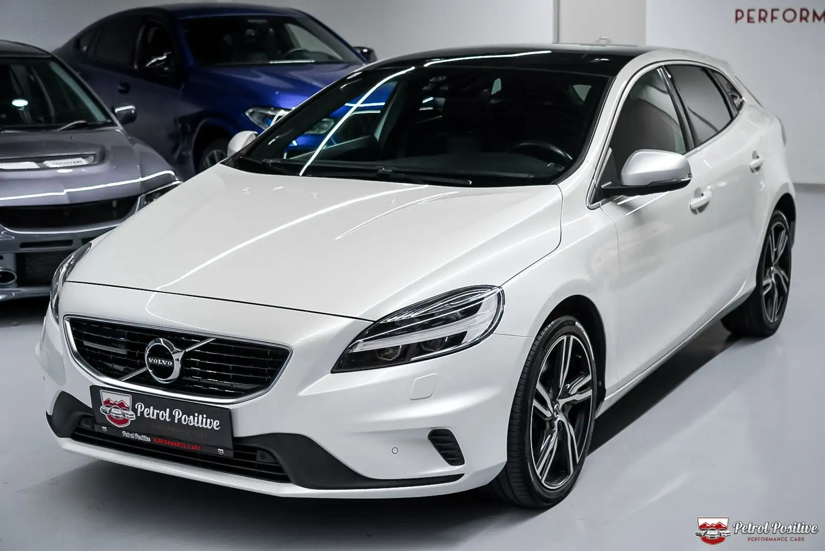 Volvo V40 D3 R-Design Momentum Aut. AHK*VOLLAUSSTATTUNG bijela - 2