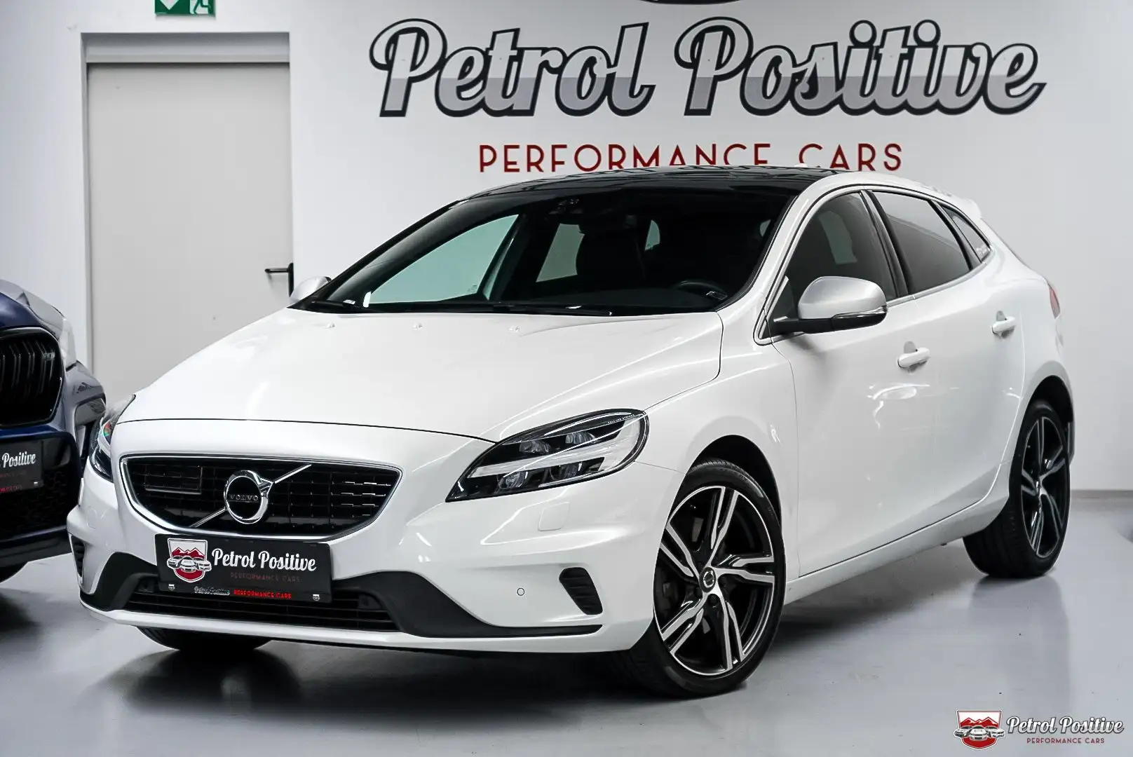 Volvo V40 D3 R-Design Momentum Aut. AHK*VOLLAUSSTATTUNG bijela - 1