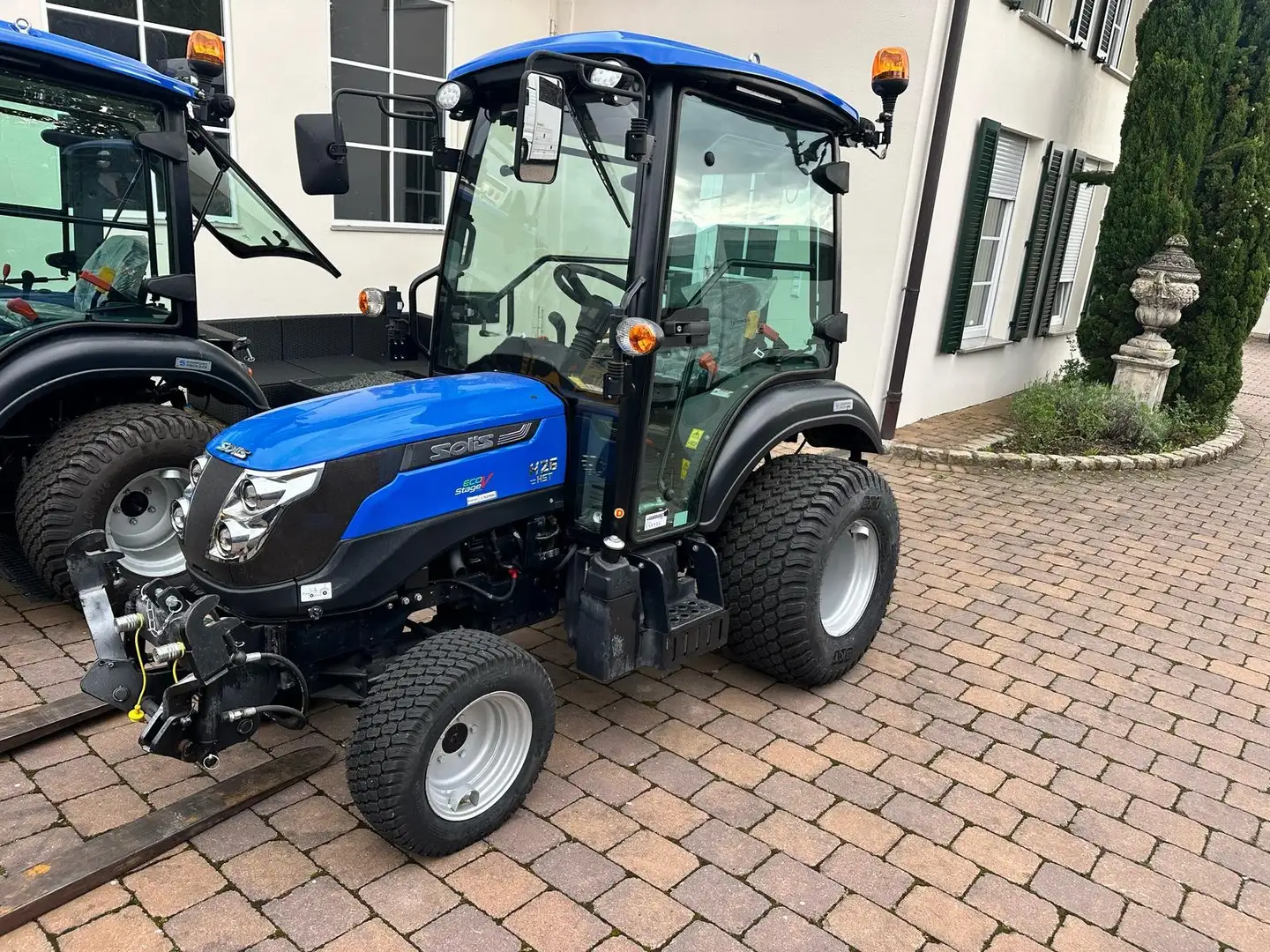 Autres Solis H26 HST Traktor Kabine und Fronthydraulik Bleu - 2