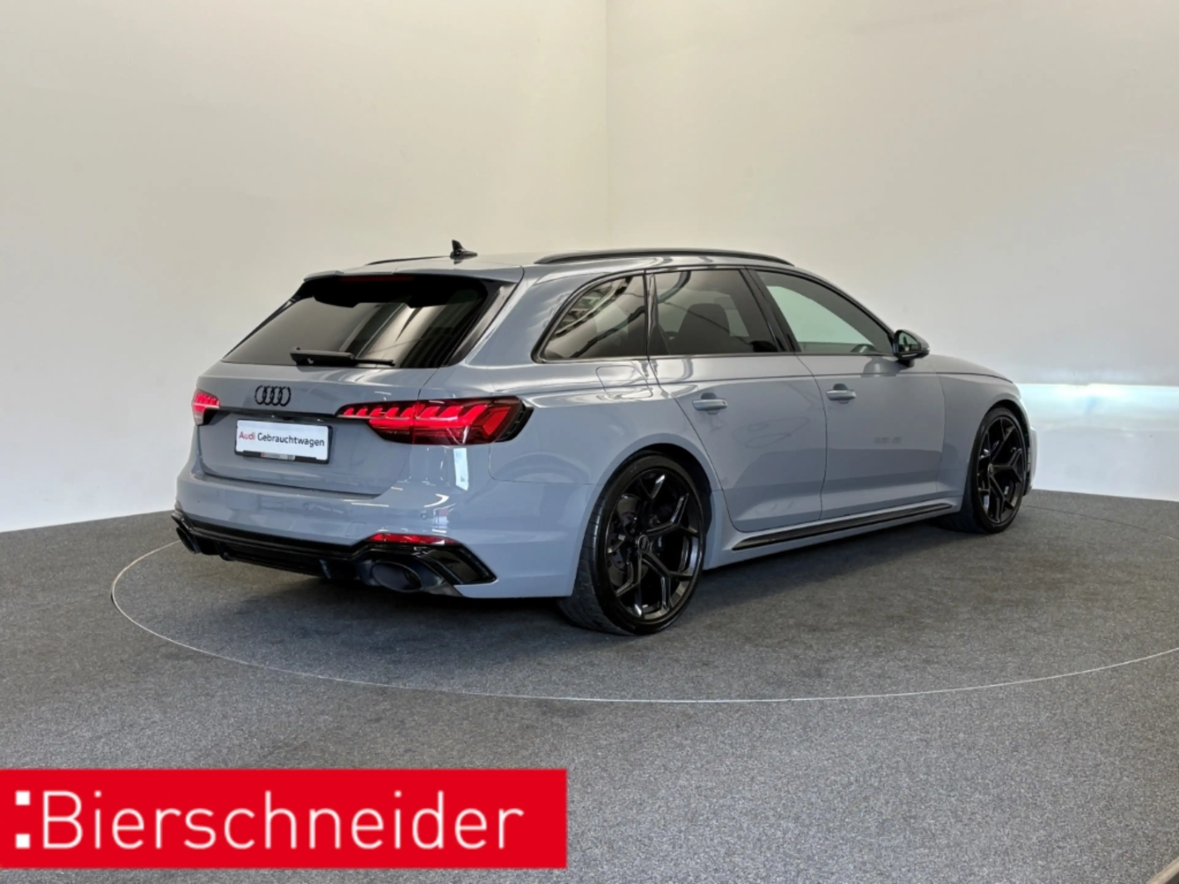Audi RS4 Avant Competiton MATRIX 290 KM H PANO 20 B&O LEDER — photo 5