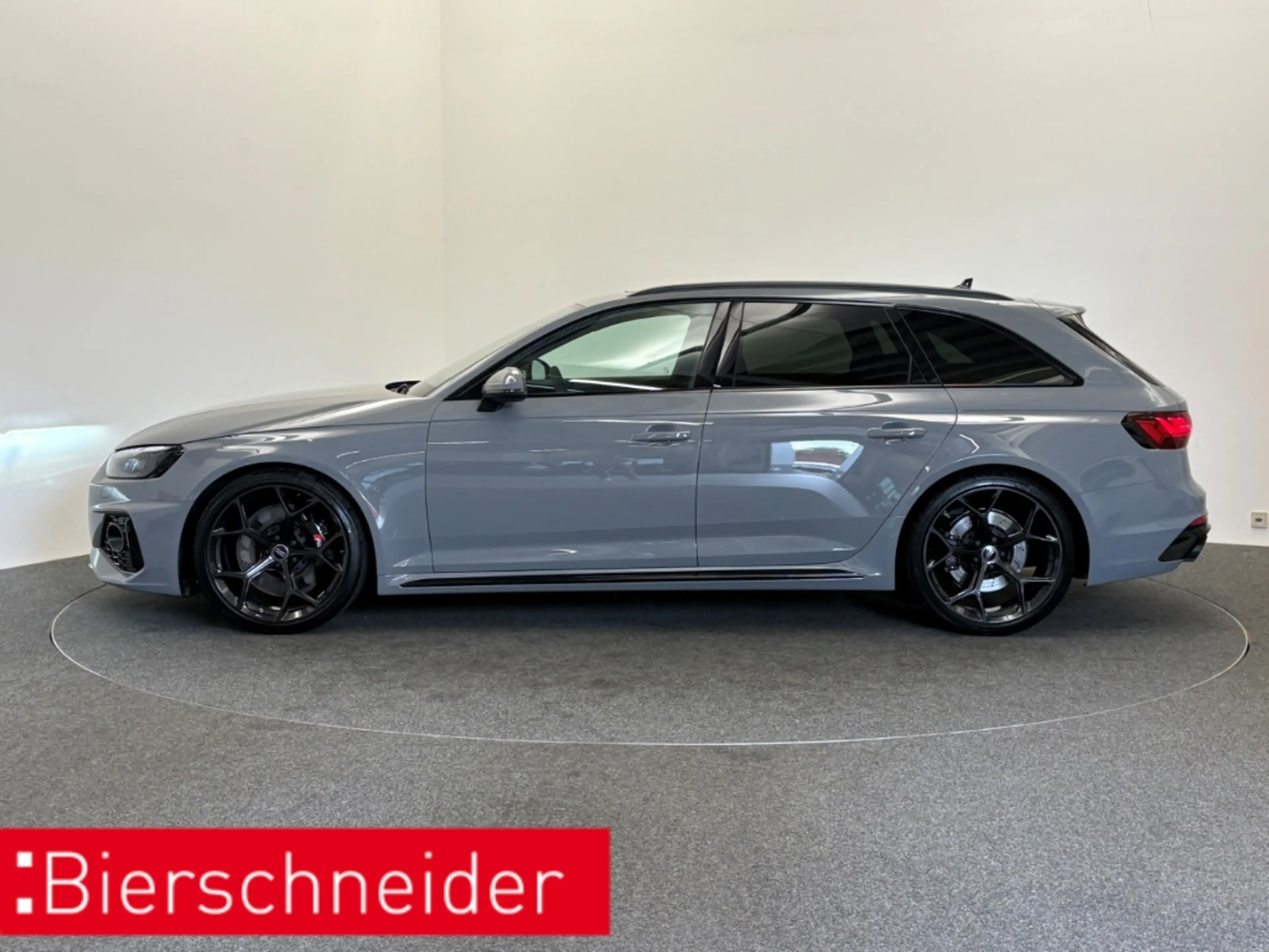 Audi RS4 Avant Competiton MATRIX 290 KM H PANO 20 B&O LEDER — photo 3