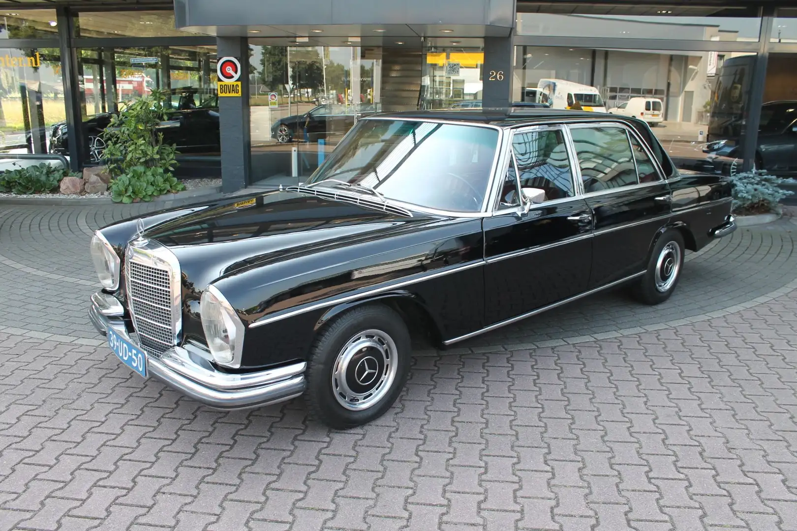 Mercedes-Benz 300 300 SEL AUTOMATIC . Black - 2