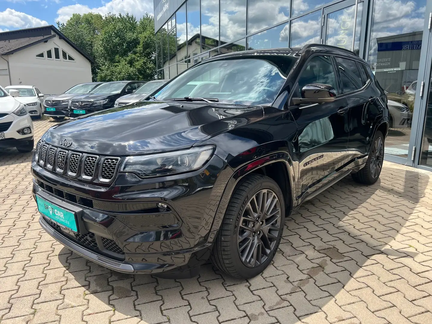 Jeep Compass 1.3 GSE T4 Automatik S + Leder+Panoramadach+LED Černá - 1