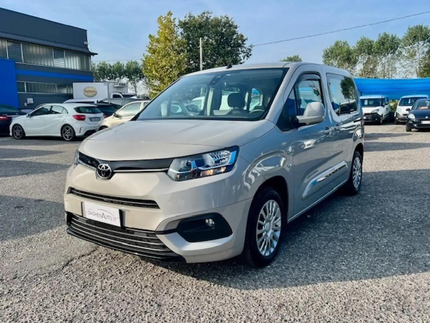 Toyota Proace City 1.2 110 CV S&S Short D Executive Beige - 2