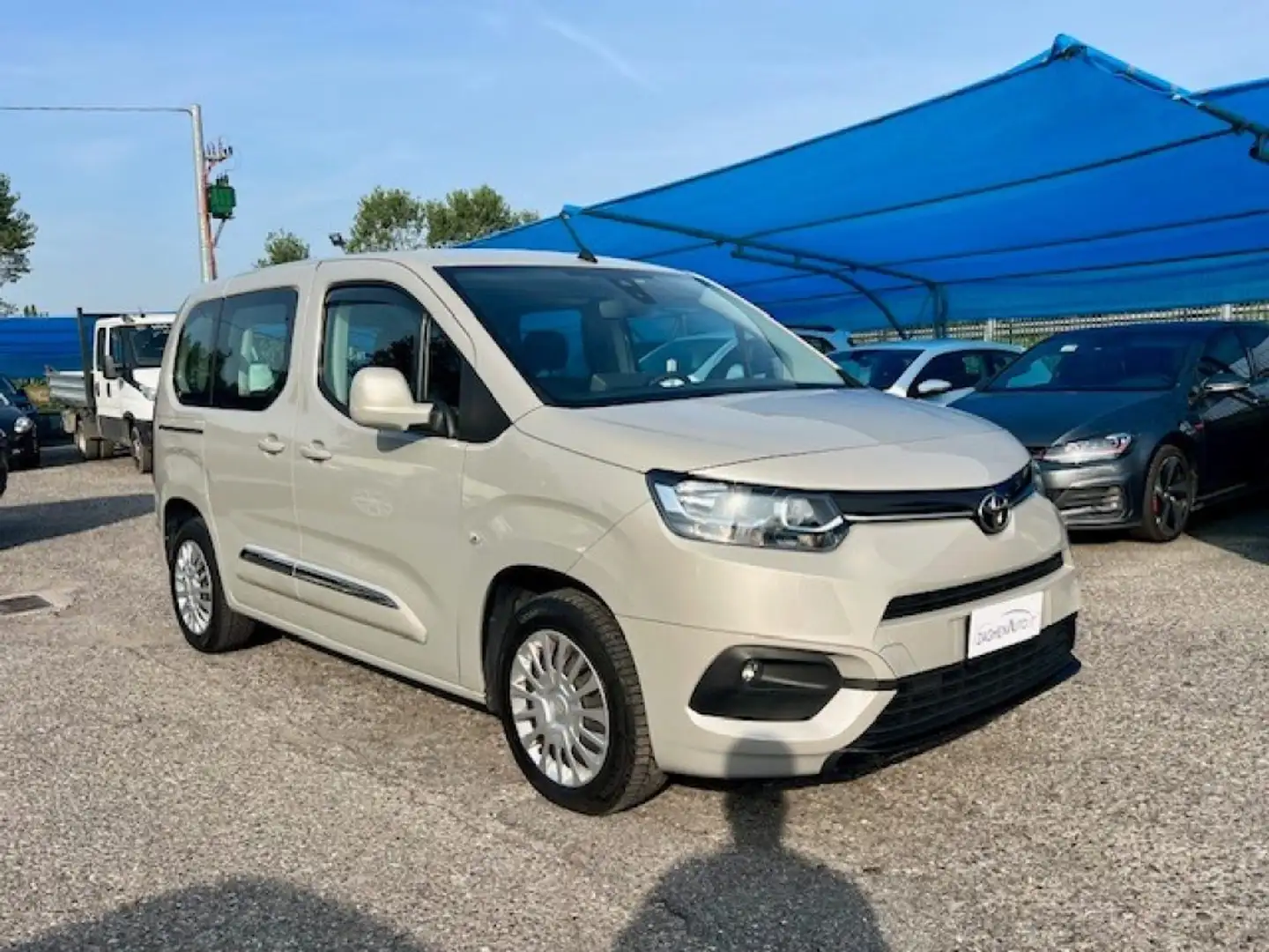 Toyota Proace City 1.2 110 CV S&S Short D Executive Beige - 1