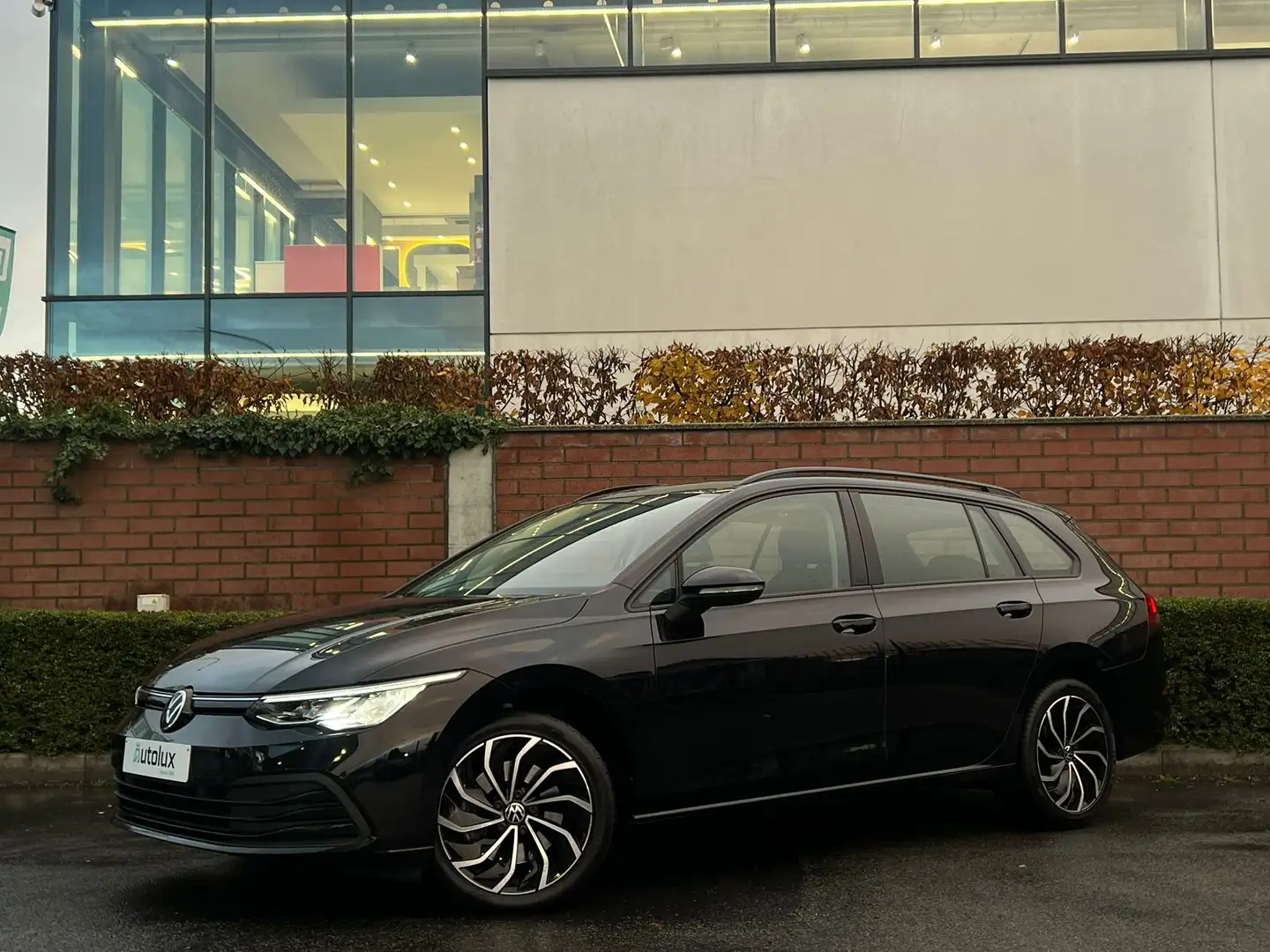 Volkswagen Golf Variant Golf SW 2.0 SCR TDi Life Business Premium Zwart - 1