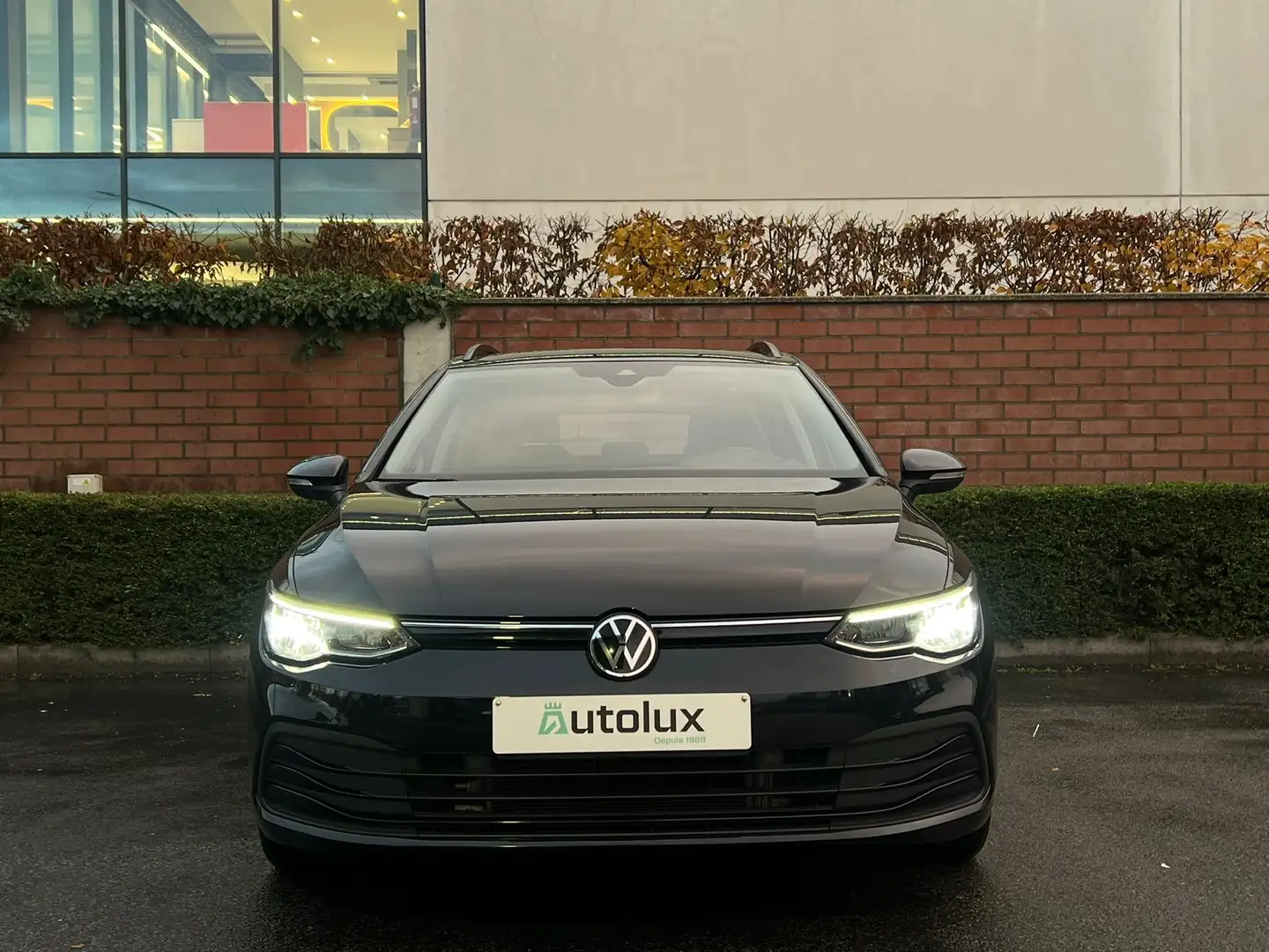 Volkswagen Golf Variant Golf SW 2.0 SCR TDi Life Business Premium Zwart - 2