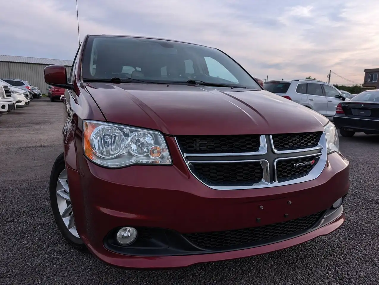Dodge Grand Caravan снимка Dodge Grand Caravan
