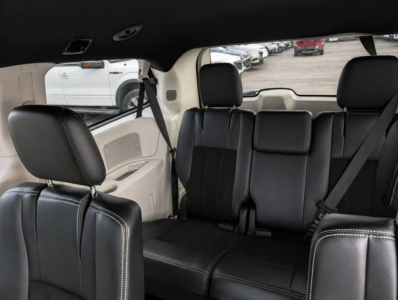 Dodge Grand Caravan снимка Dodge Grand Caravan