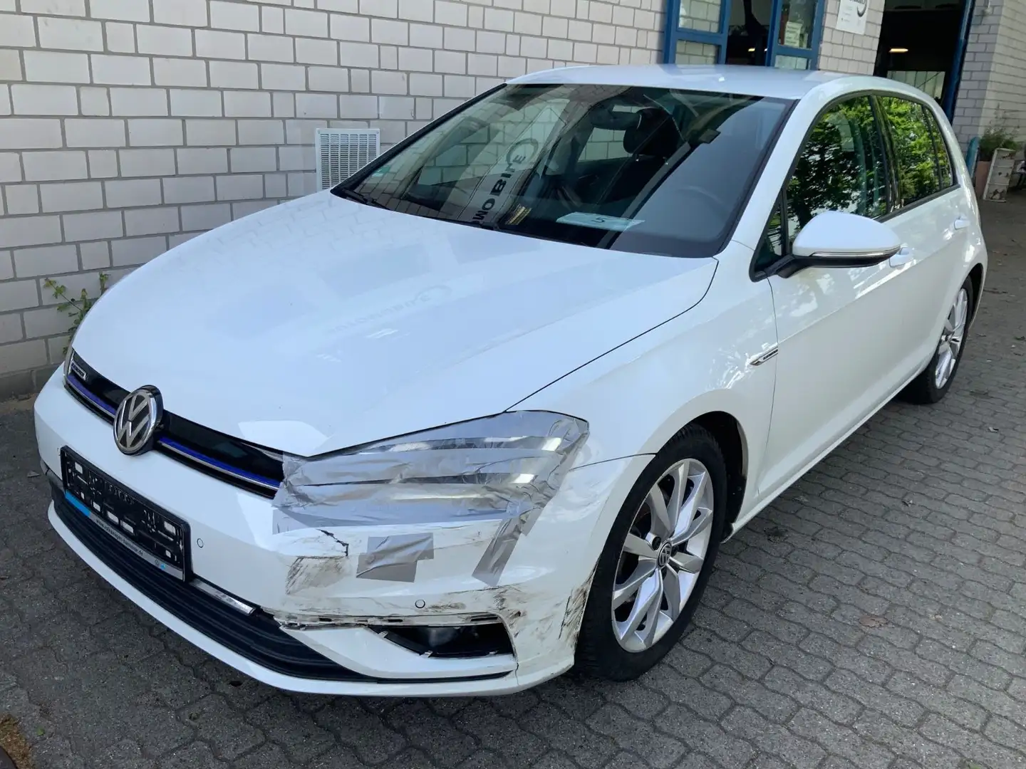 Volkswagen Golf VII 1.5 TSI Highline BlueMotion DistT/Navi Weiß - 2