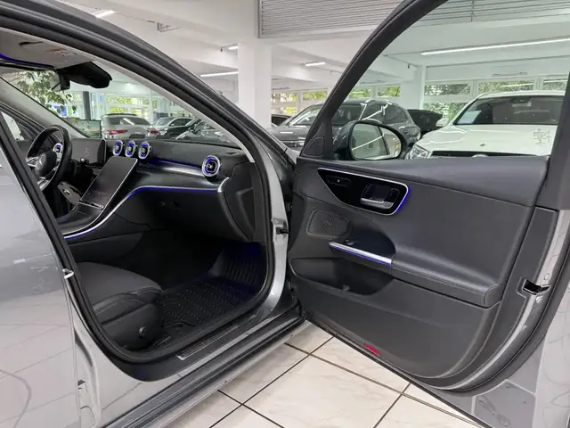 Mercedes-Benz C-Class view 8