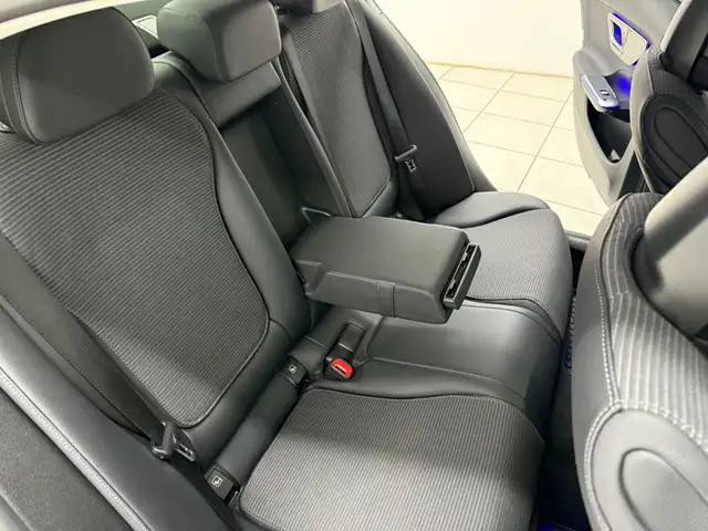 Mercedes-Benz C-Class view 13