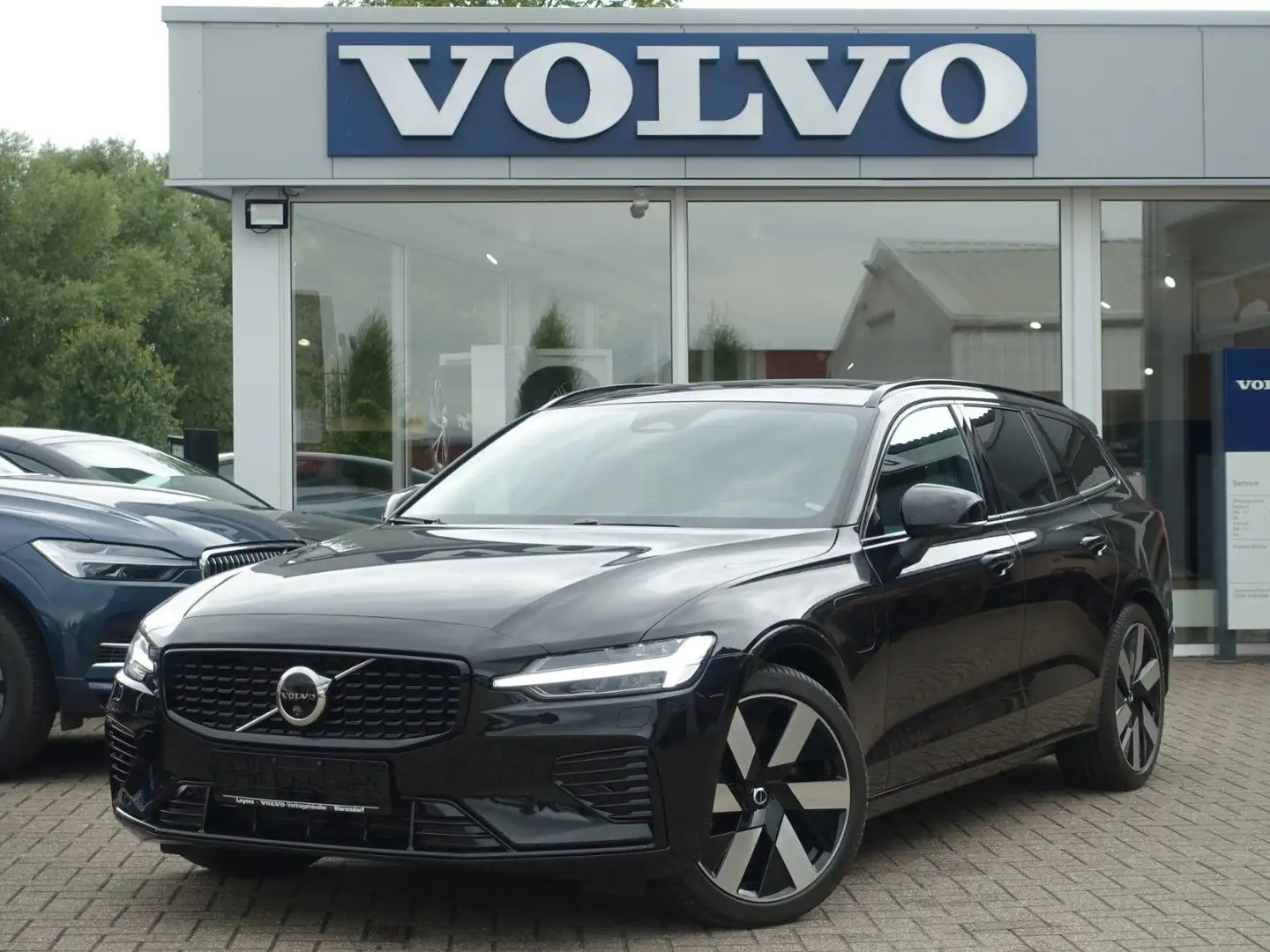 Volvo V60 Plus T6 AWD Plug-in Hybrid/Pano/360°/AHK Schwarz - 1