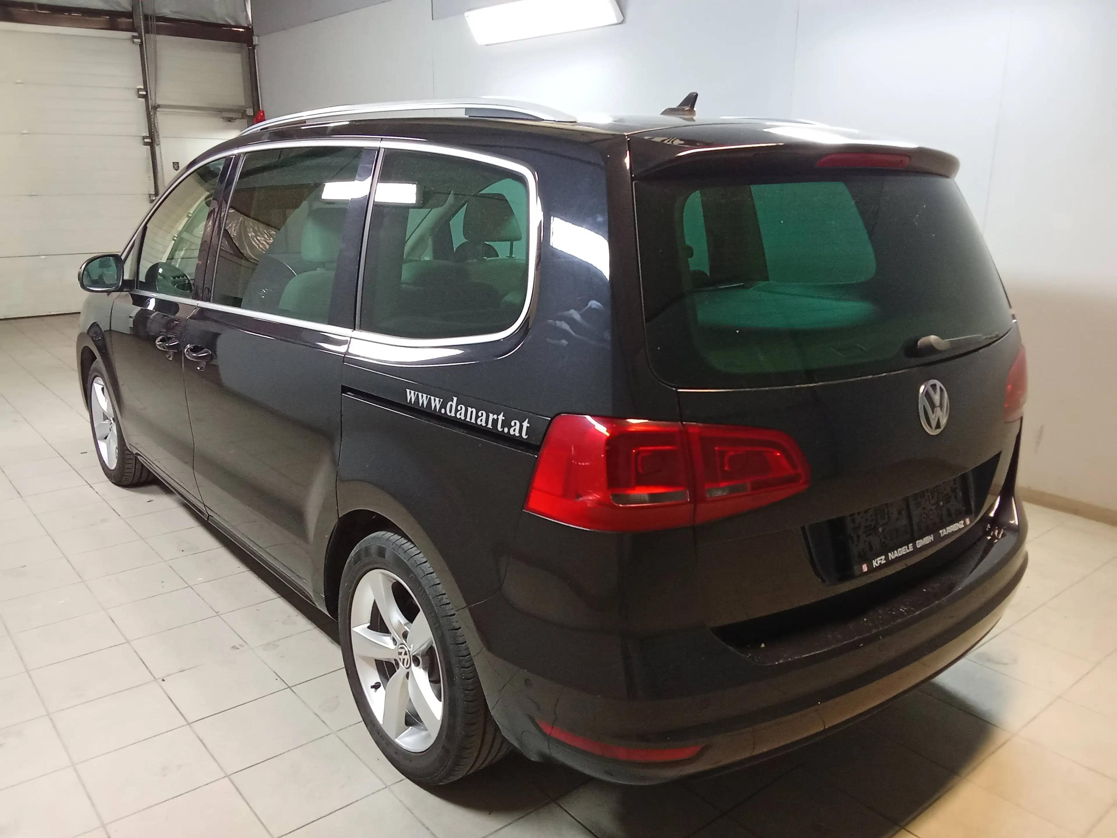 Volkswagen Sharan Highline BMT — photo 3