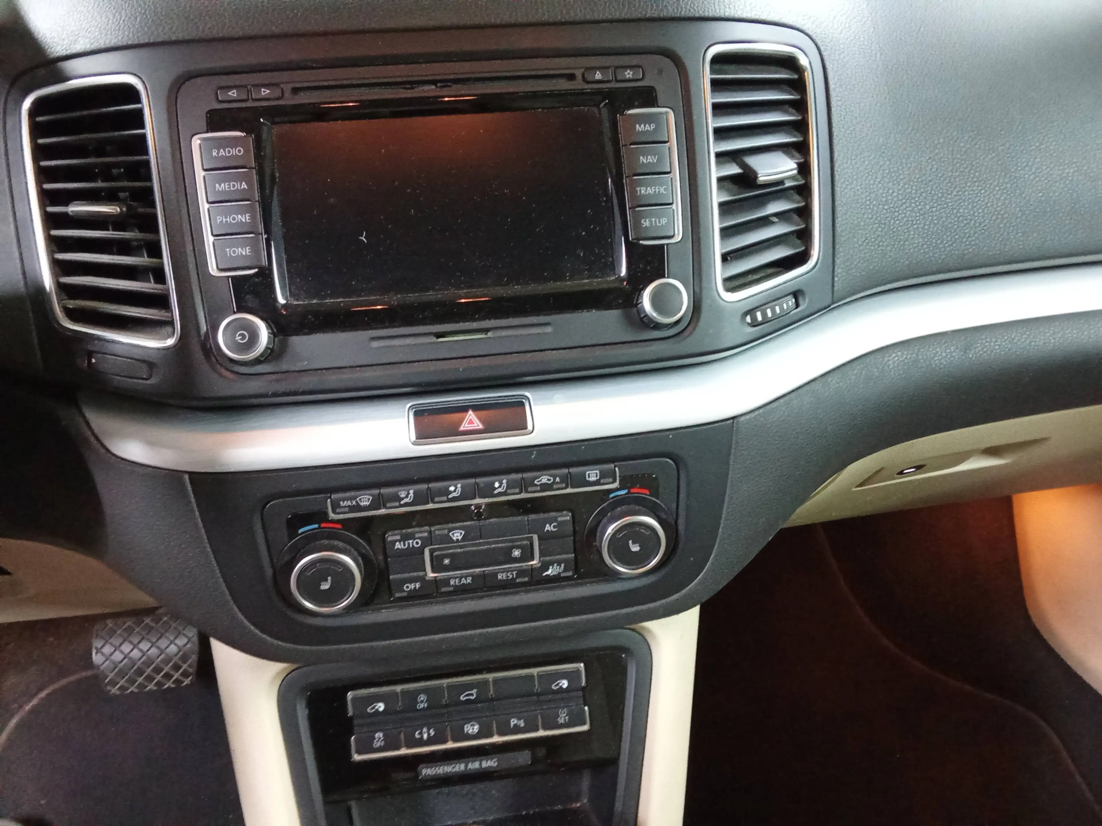 Volkswagen Sharan Highline BMT — photo 9