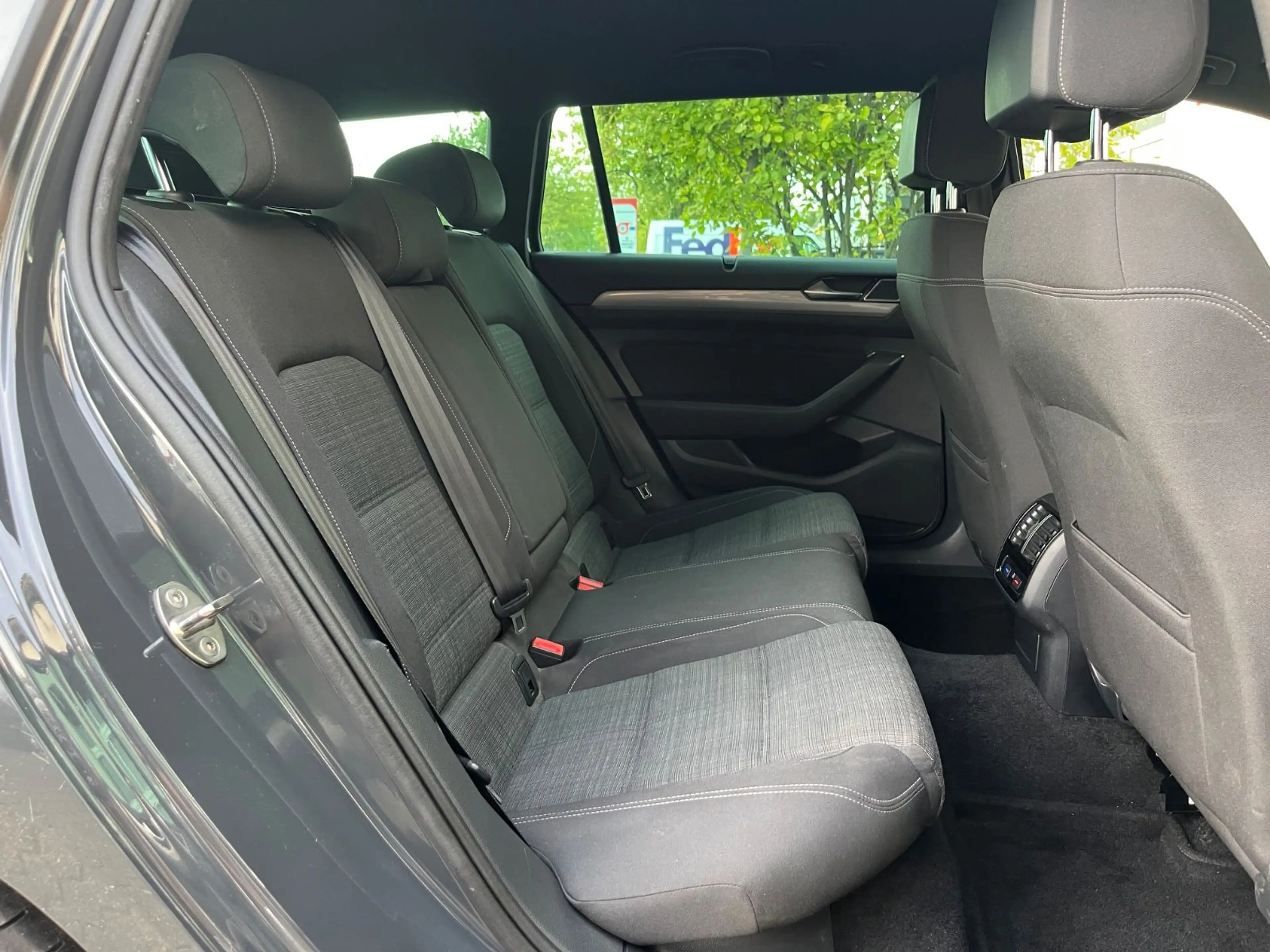 Volkswagen Passat Variant 2.0 TDI Business Navi,ACC,Kam,AHK — photo 11