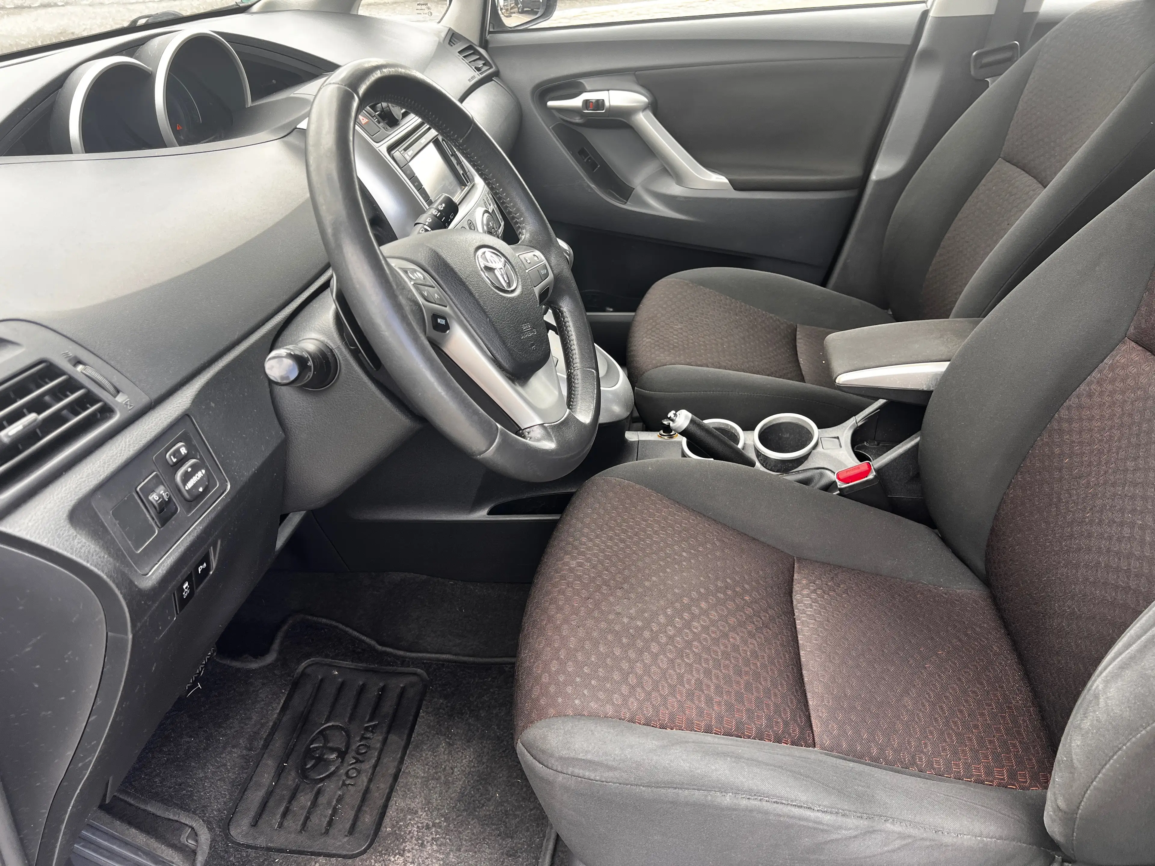 Toyota Verso Verso 1.8i Executive Multidrive S 7pl. — photo 7
