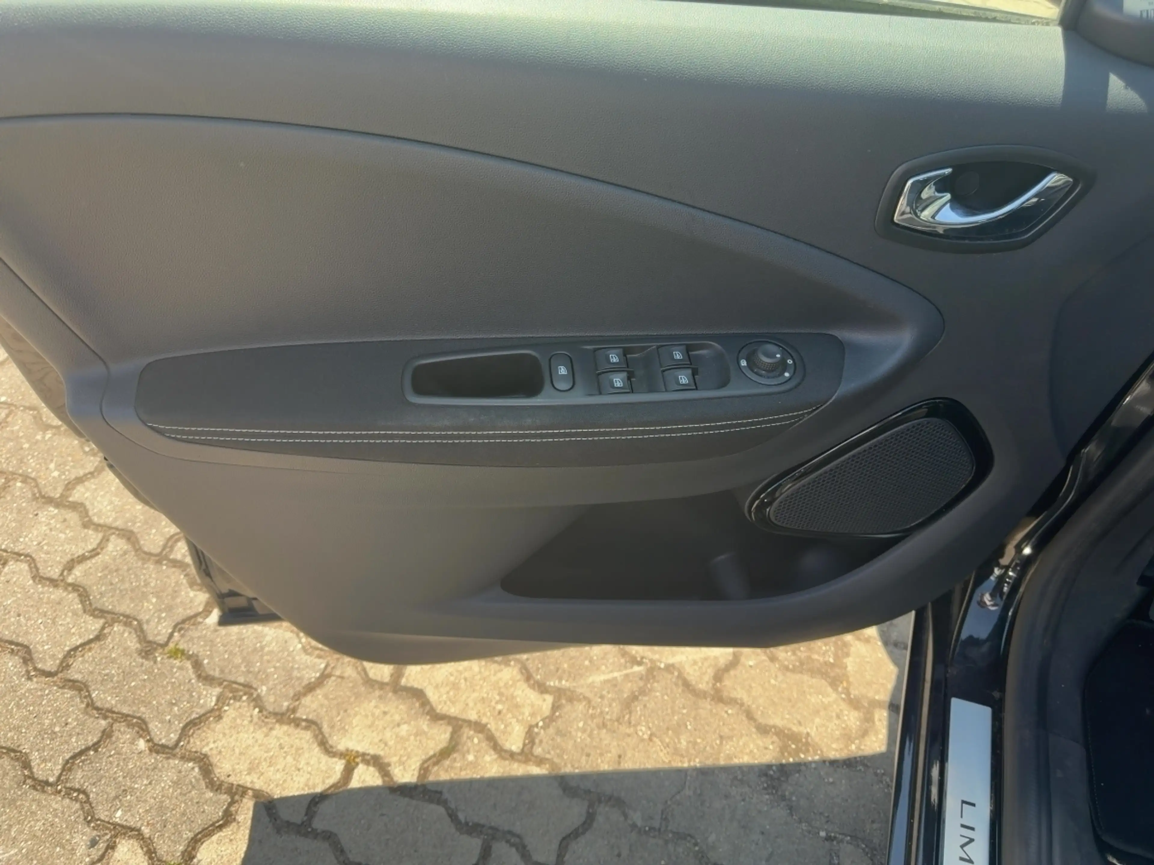 Renault ZOE LIFE — photo 13