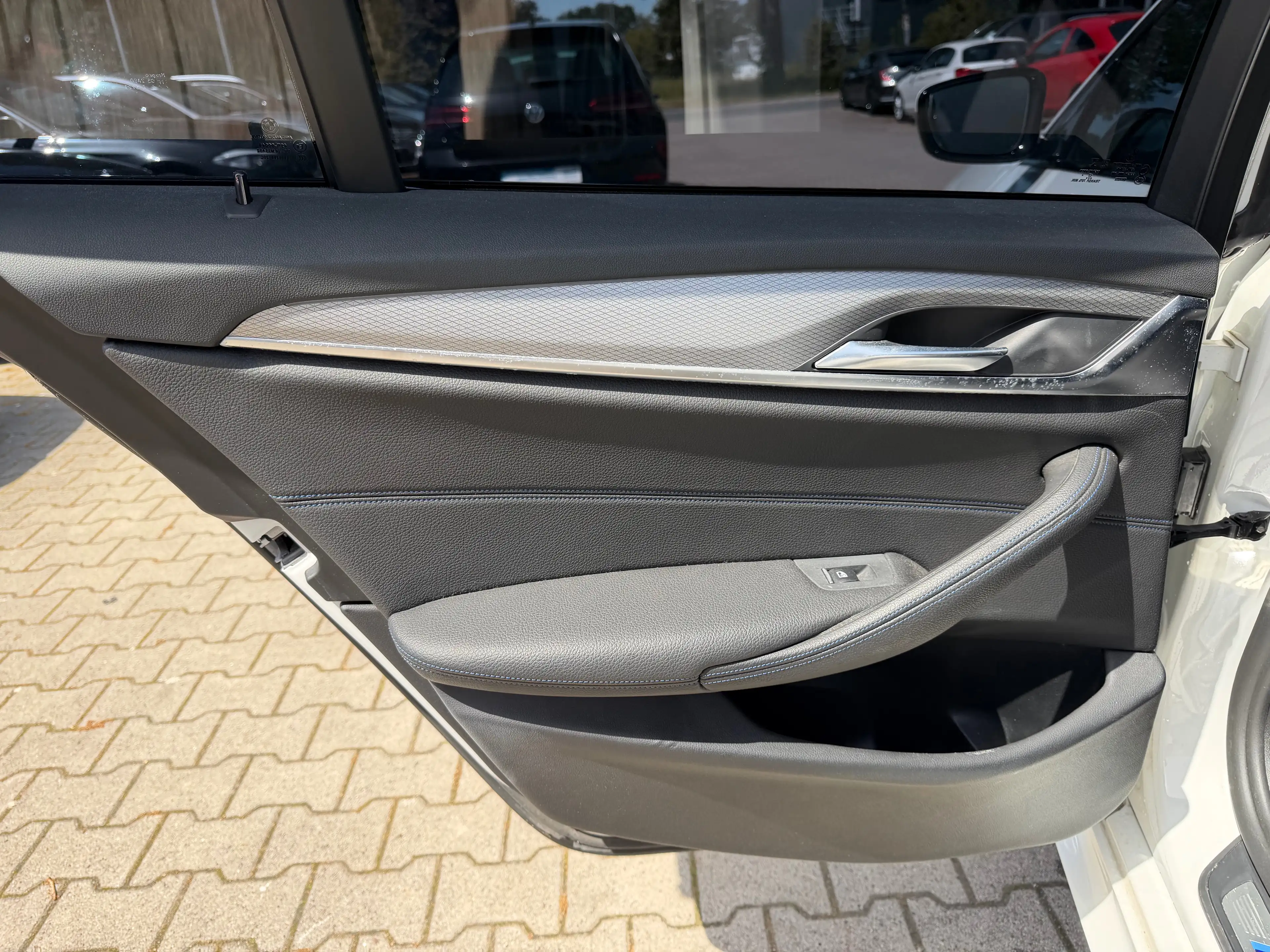 BMW 525 d M Sport *Head-up*Keyless*LED* — photo 12