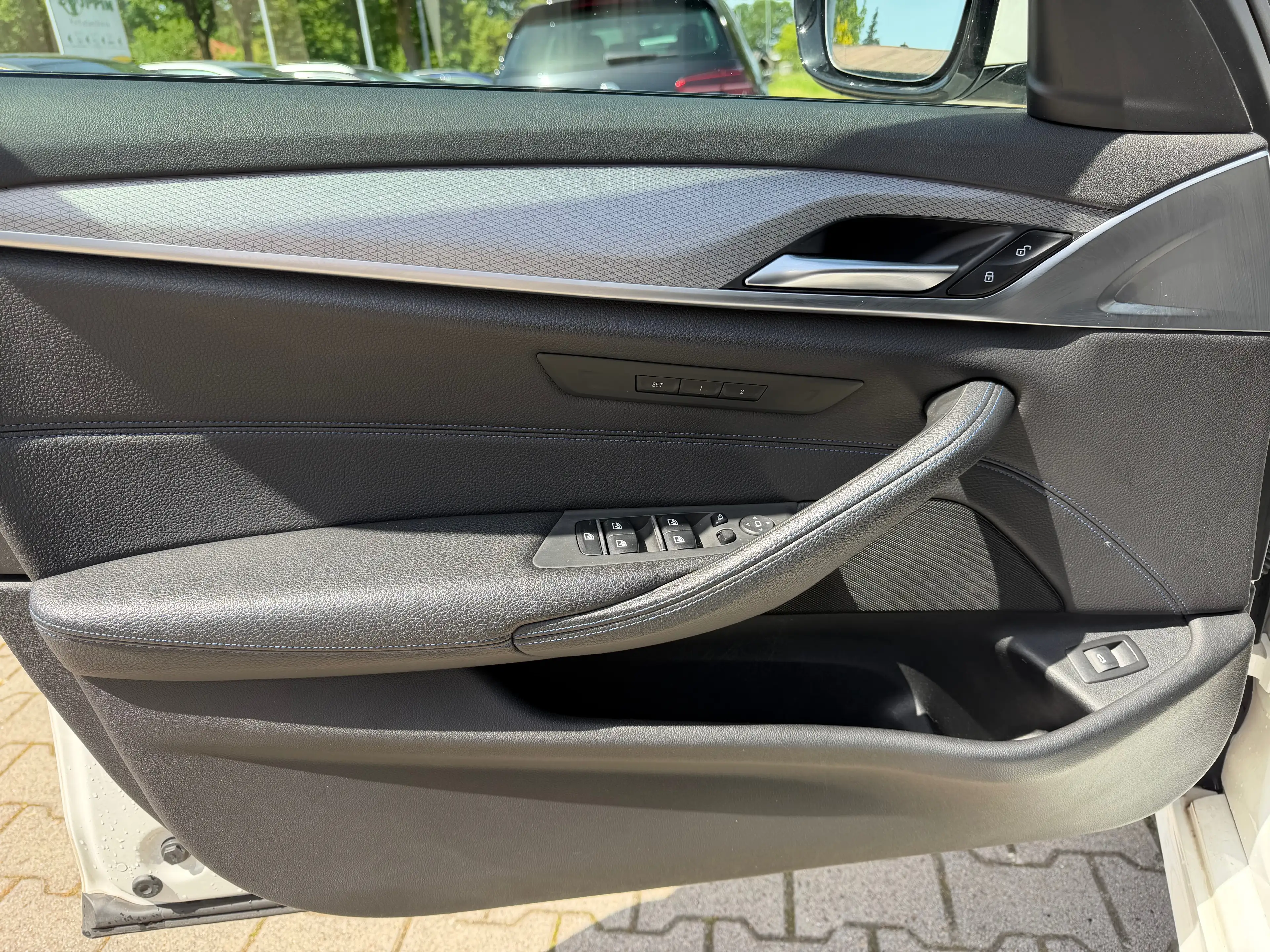 BMW 525 d M Sport *Head-up*Keyless*LED* — photo 9