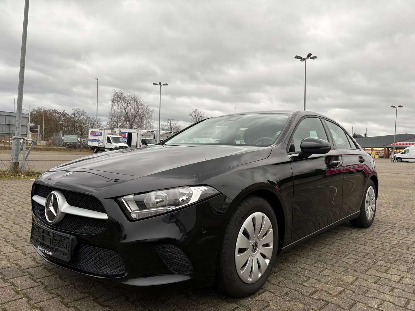Mercedes-Benz A 180 A 180 7G-DCT *LIMO*MBUX*AHK*PARKASSSIST* Schwarz - 2