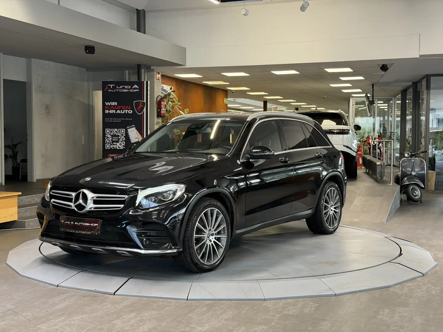 Mercedes-Benz GLC 220 d 4 Matic AMG-Paket Aut. *20Zoll*Kamera*Anhängerku Schwarz - 1