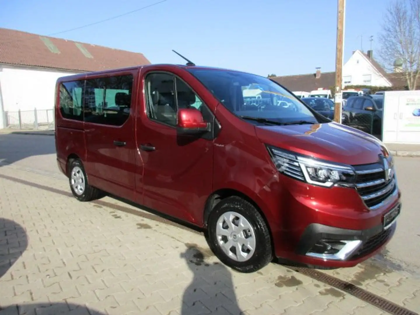 Renault Trafic L1H1 3,0t 9 Sitze Life dci 150 Navi Kamera AHK Rouge - 1