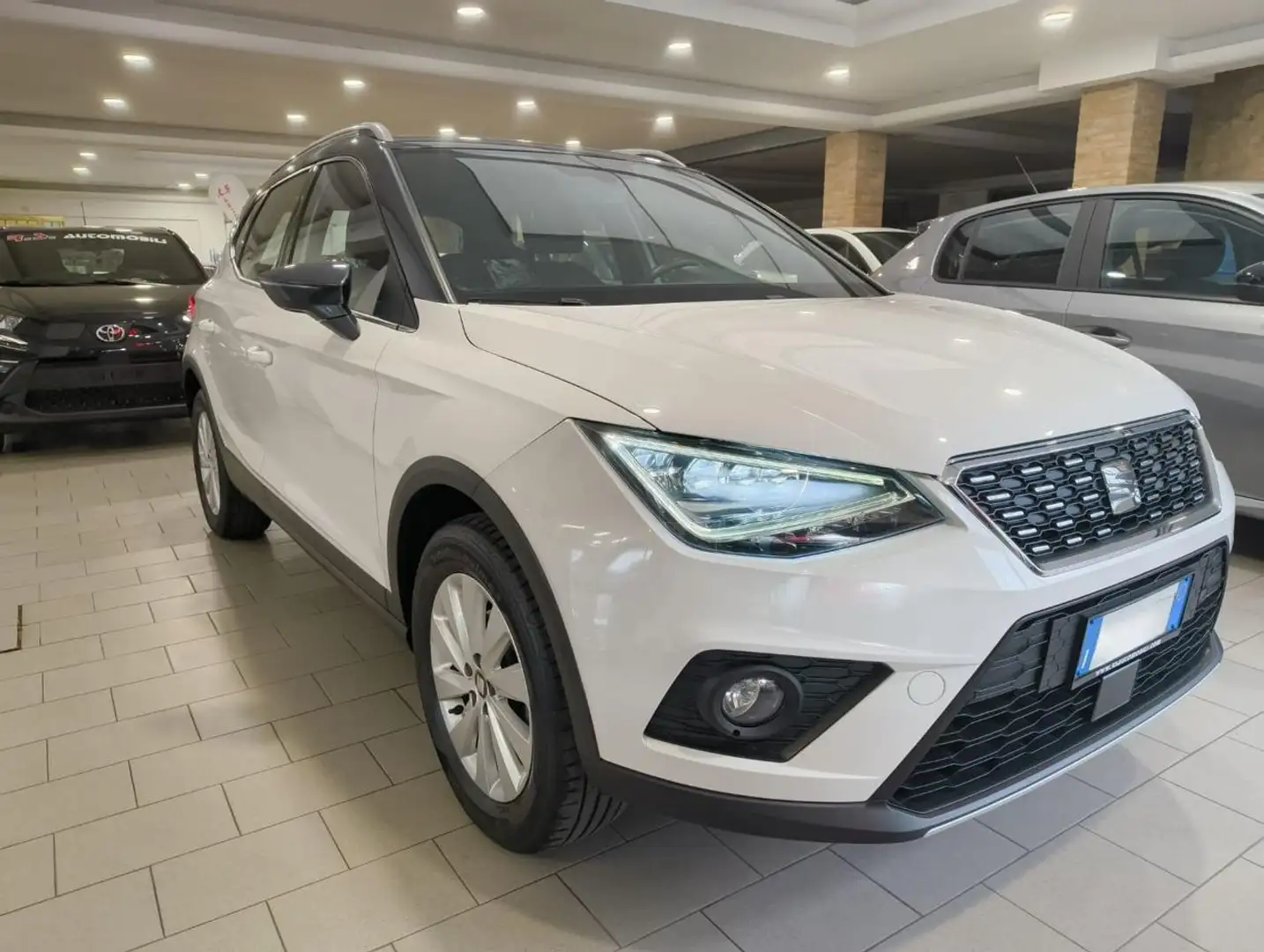SEAT Arona 1.0 TGI 90CV XCELLENCE #NEOPATENTATI Weiß - 1