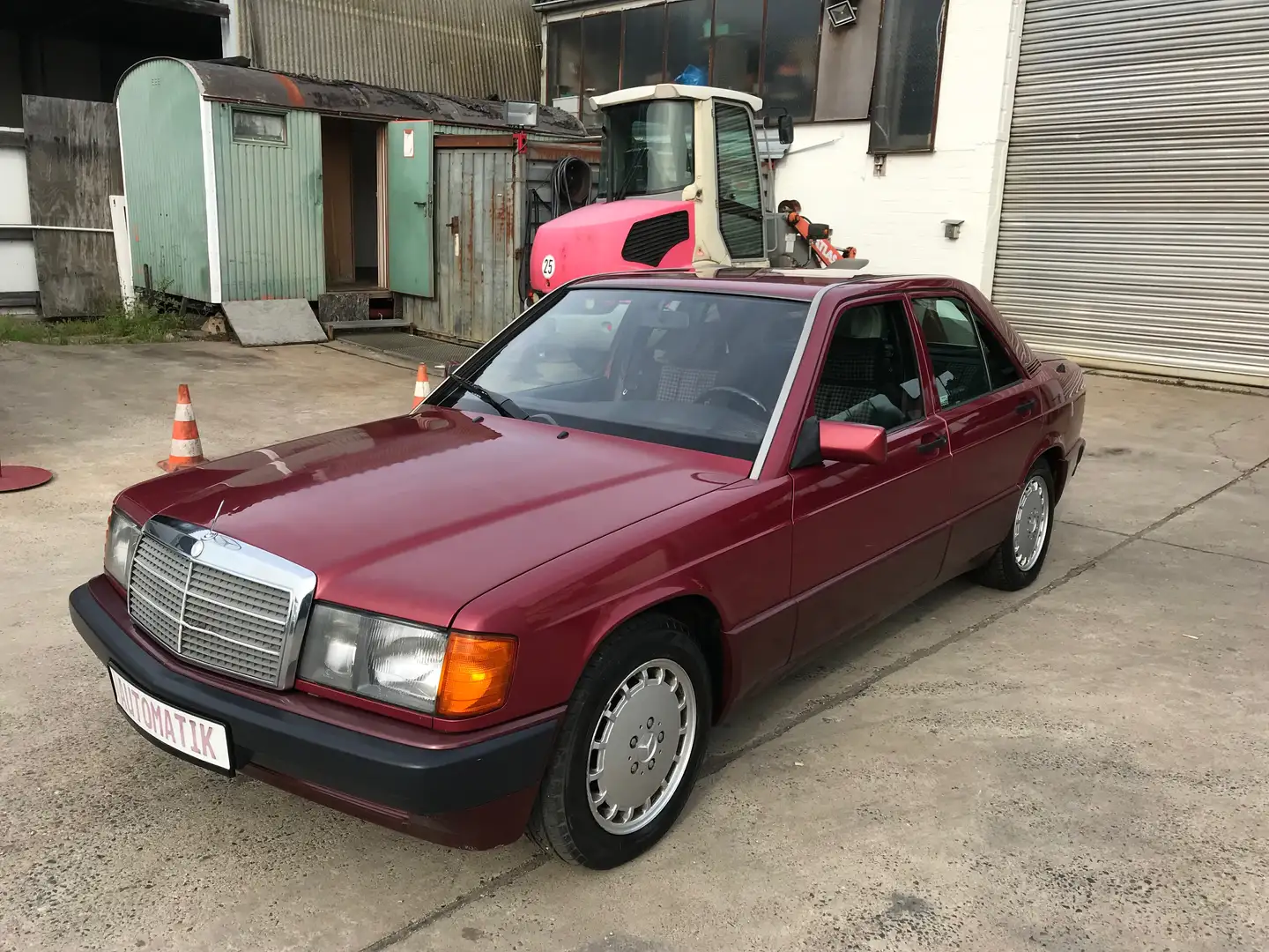 Mercedes-Benz 190 E 2.0 Czerwony - 1